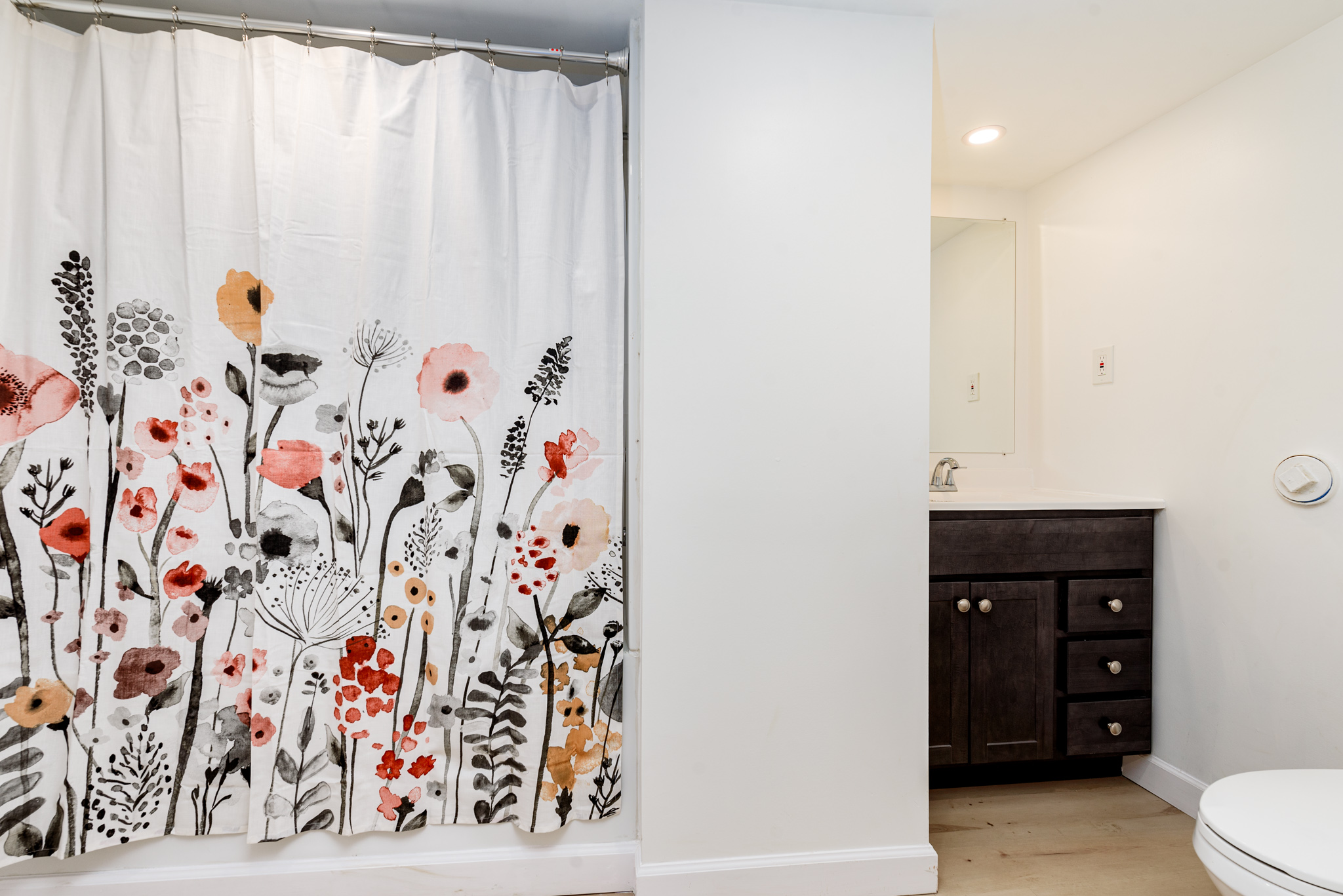 4 Bedrooms Bedrooms, ,2 BathroomsBathrooms,Woodford Rentals,For Rent,1316