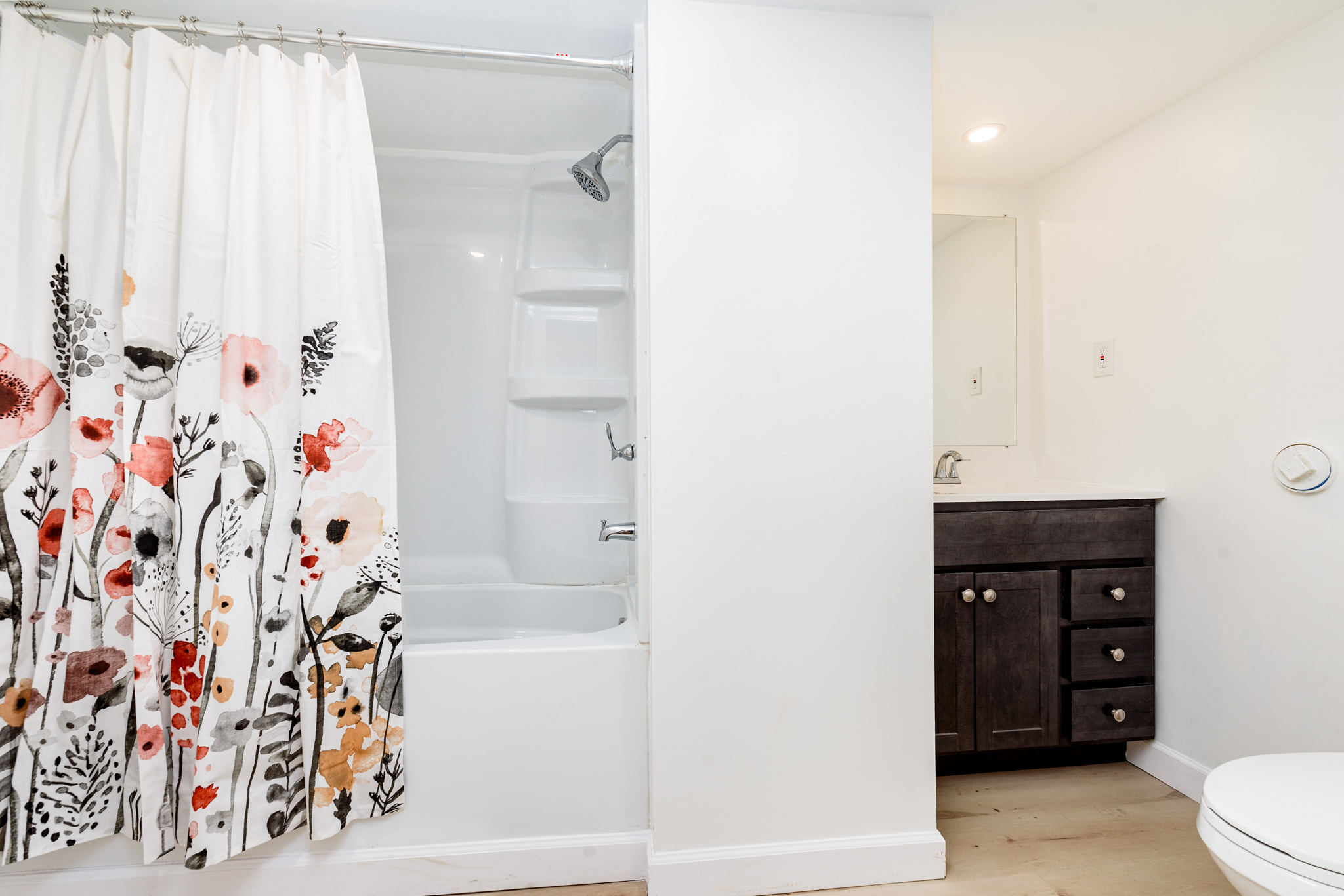 4 Bedrooms Bedrooms, ,2 BathroomsBathrooms,Woodford Rentals,For Rent,1316