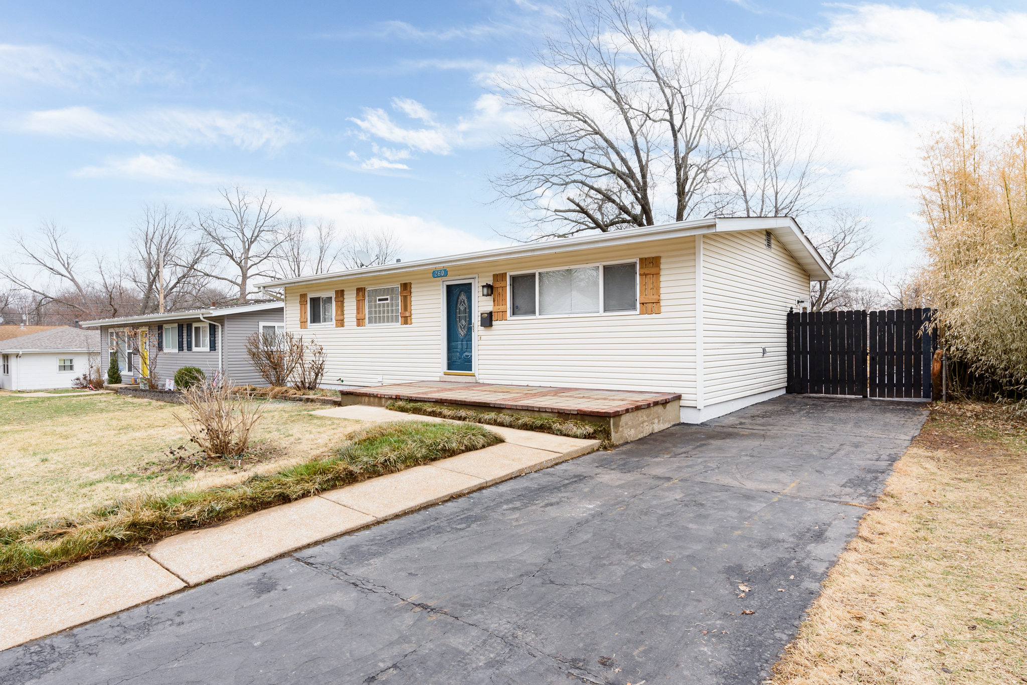 4 Bedrooms Bedrooms, ,2 BathroomsBathrooms,Woodford Rentals,For Rent,1316