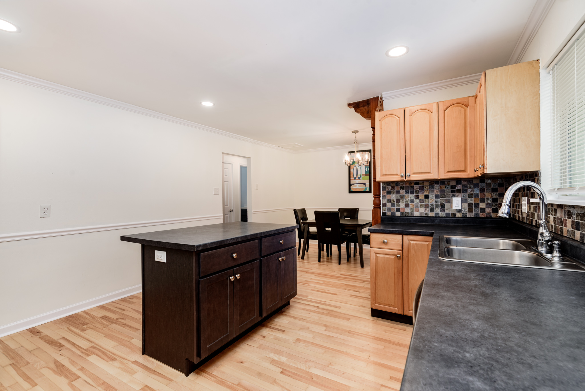 4 Bedrooms Bedrooms, ,2 BathroomsBathrooms,Woodford Rentals,For Rent,1316