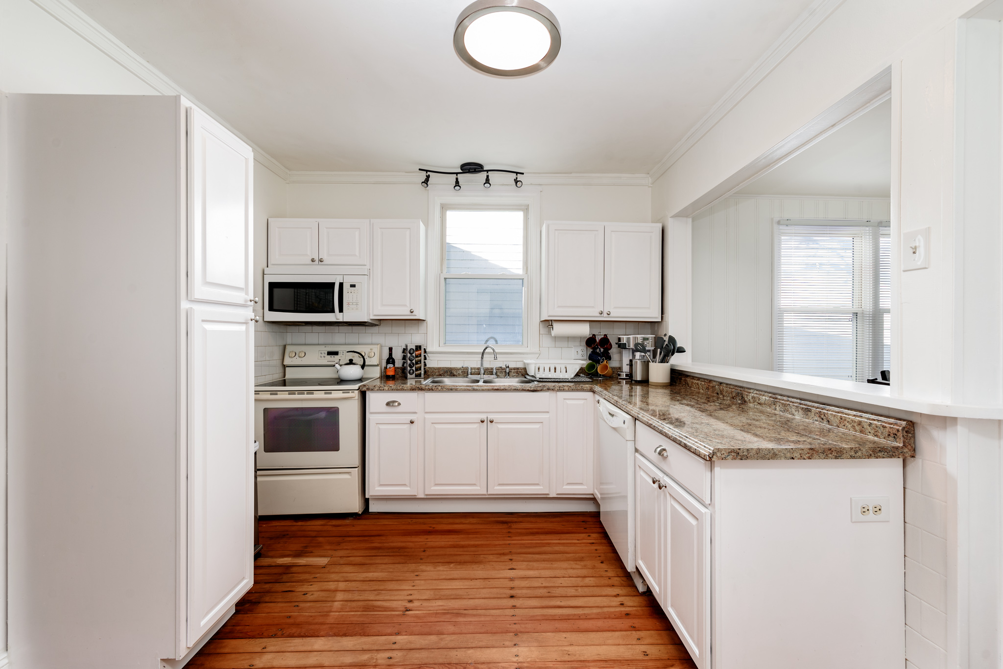 3 Bedrooms Bedrooms, ,1 BathroomBathrooms,Woodford Rentals,For Rent,1323
