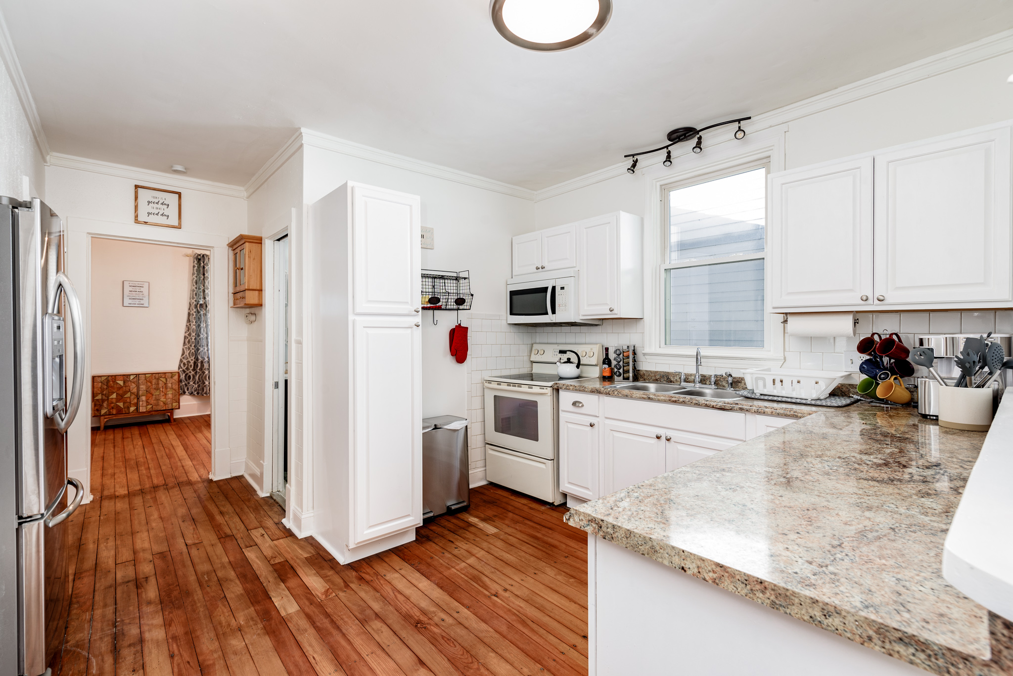 3 Bedrooms Bedrooms, ,1 BathroomBathrooms,Woodford Rentals,For Rent,1323