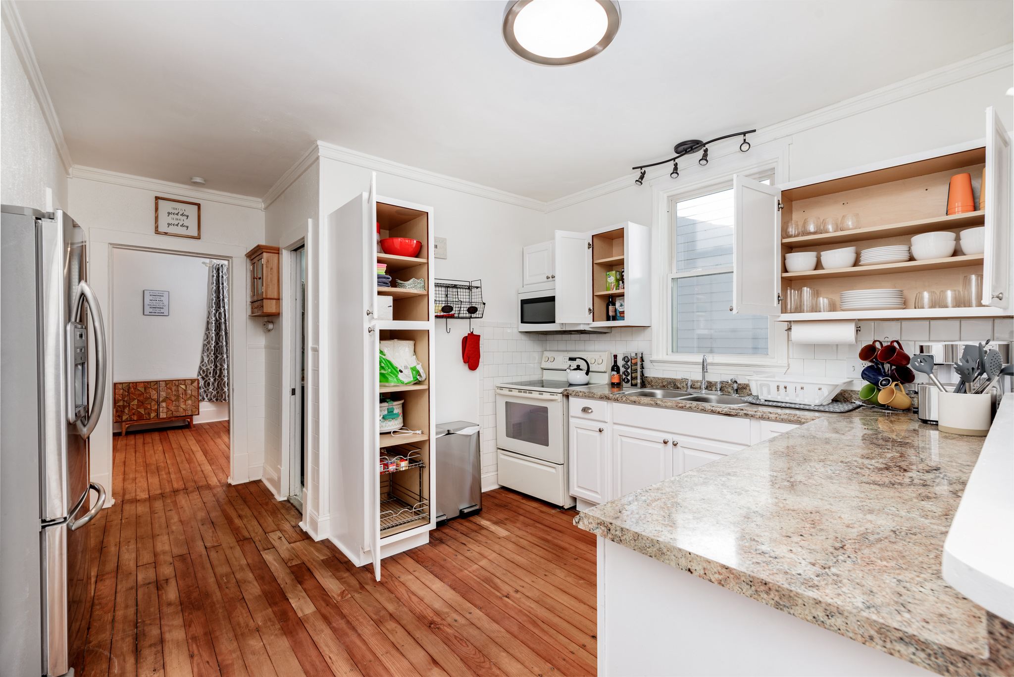 3 Bedrooms Bedrooms, ,1 BathroomBathrooms,Woodford Rentals,For Rent,1323