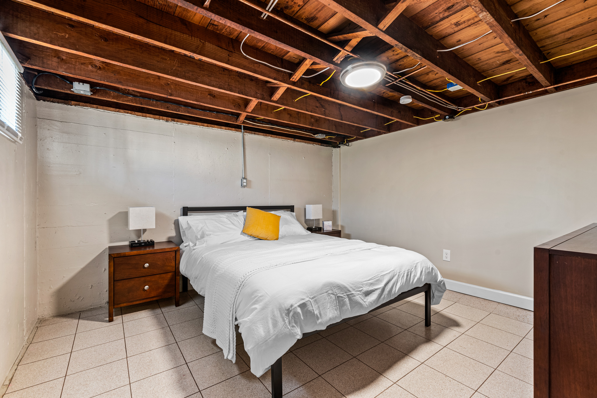 3 Bedrooms Bedrooms, ,1 BathroomBathrooms,Woodford Rentals,For Rent,1323