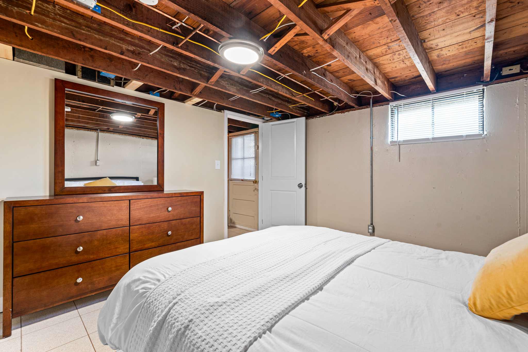3 Bedrooms Bedrooms, ,1 BathroomBathrooms,Woodford Rentals,For Rent,1323