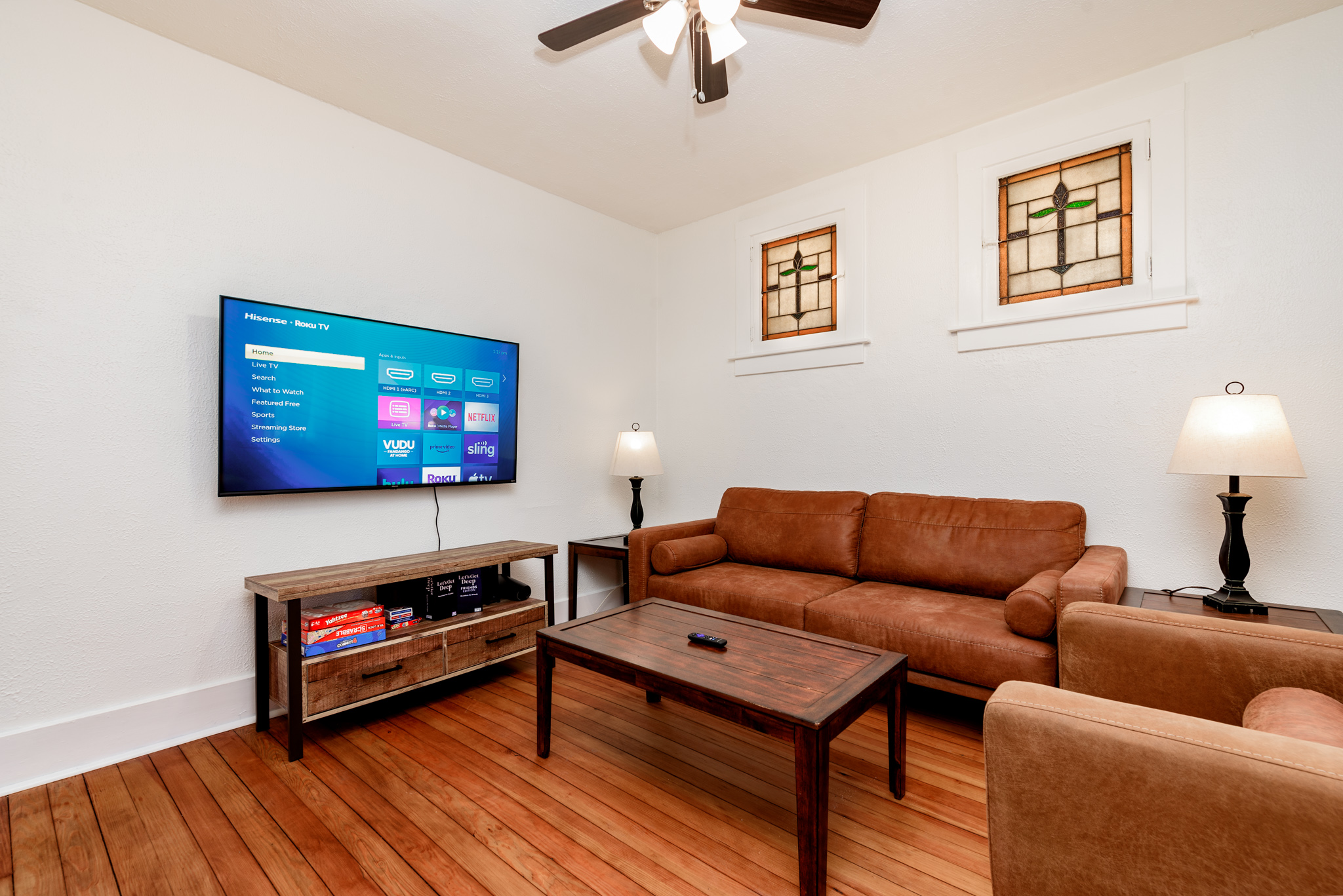 3 Bedrooms Bedrooms, ,1 BathroomBathrooms,Woodford Rentals,For Rent,1323