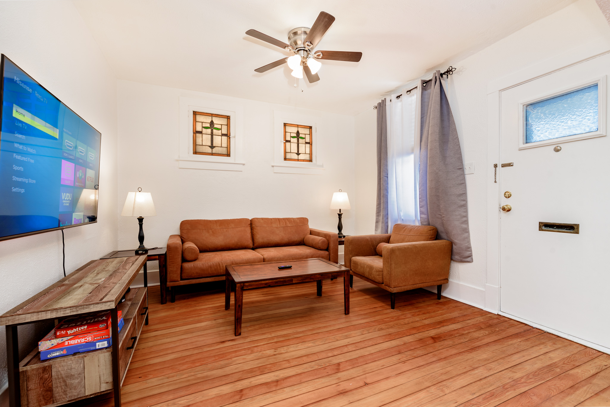 3 Bedrooms Bedrooms, ,1 BathroomBathrooms,Woodford Rentals,For Rent,1323
