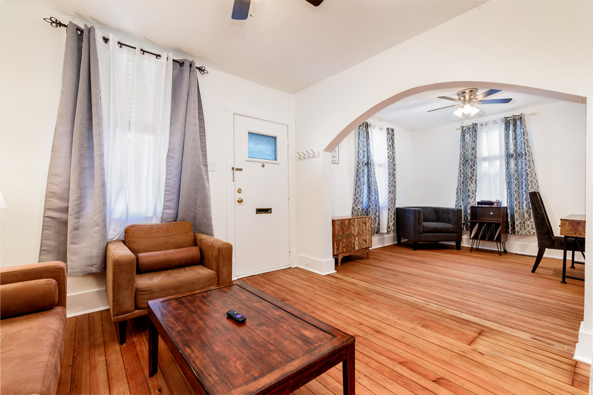 3 Bedrooms Bedrooms, ,1 BathroomBathrooms,Woodford Rentals,For Rent,1323