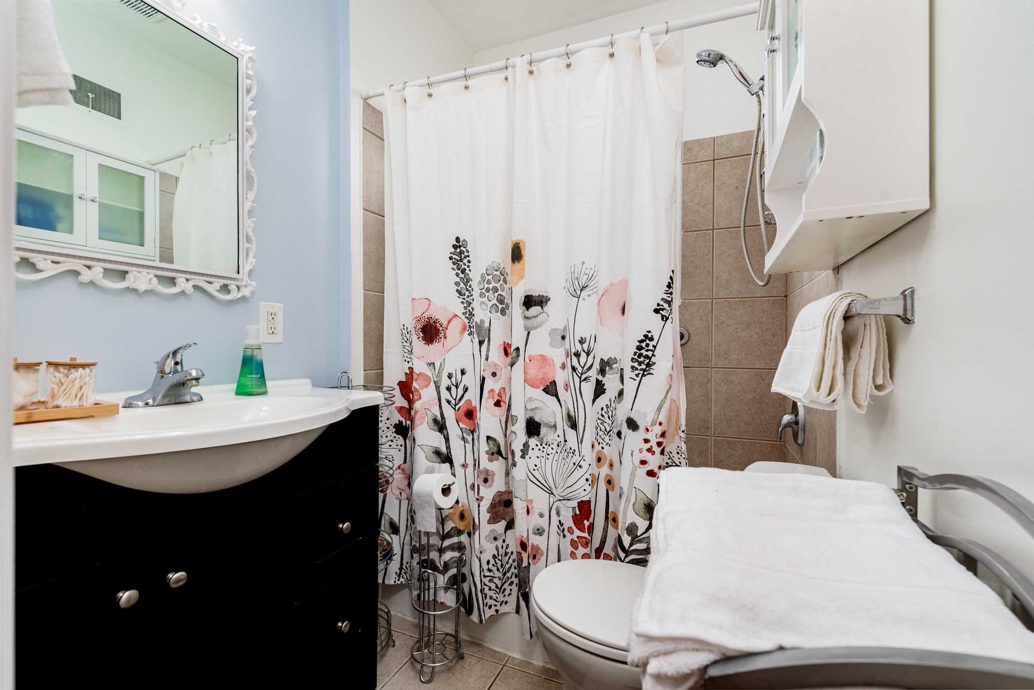 3 Bedrooms Bedrooms, ,1 BathroomBathrooms,Woodford Rentals,For Rent,1323