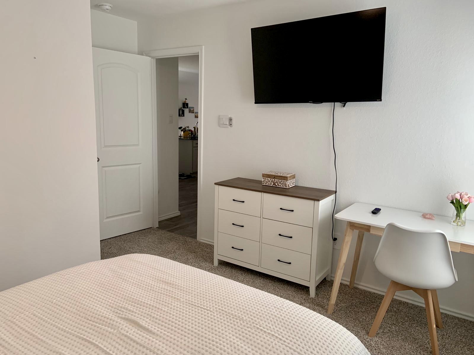 1 Bedroom Bedrooms, ,1 BathroomBathrooms,Woodford Rentals,For Rent,1324