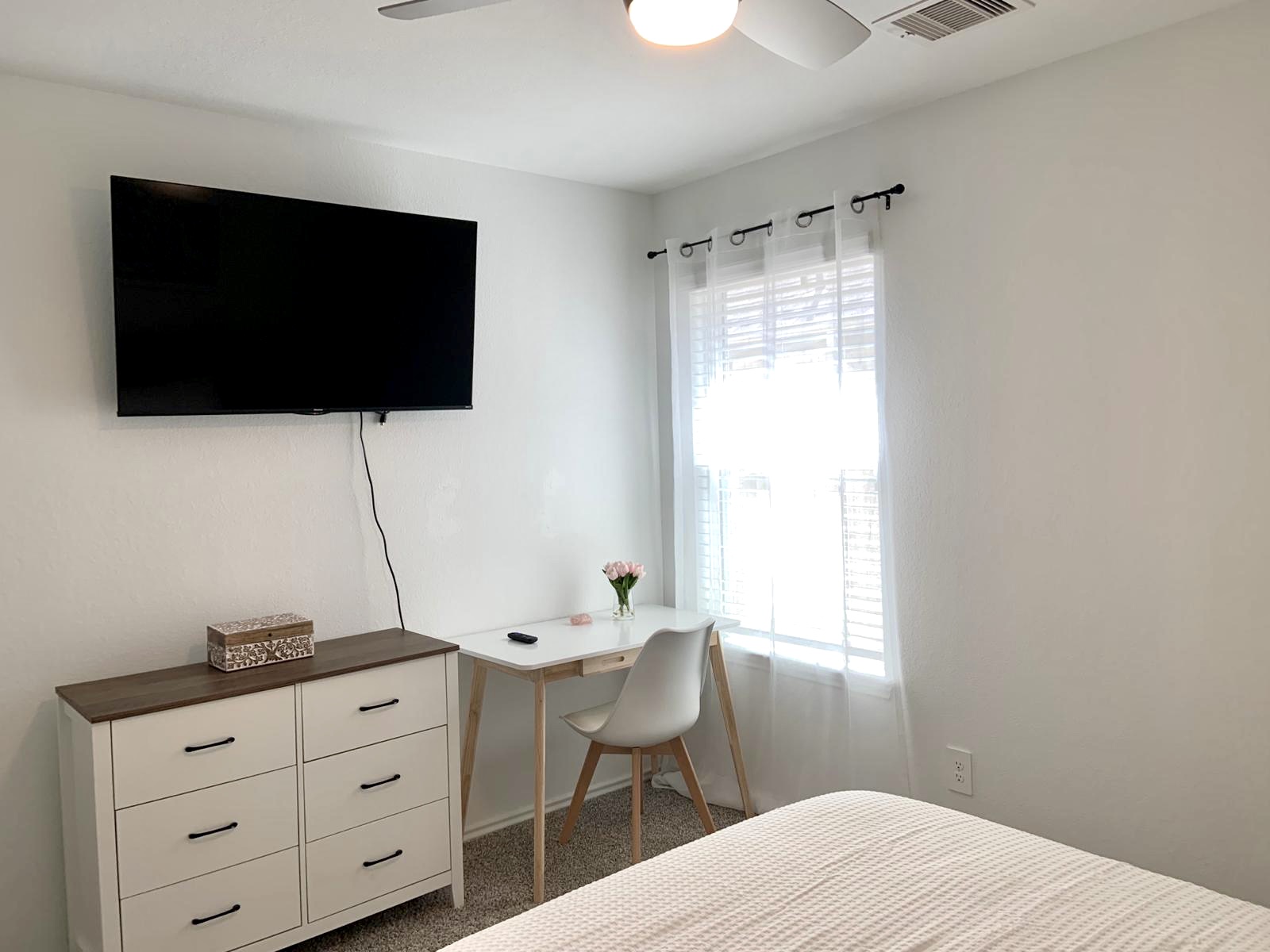 1 Bedroom Bedrooms, ,1 BathroomBathrooms,Woodford Rentals,For Rent,1324