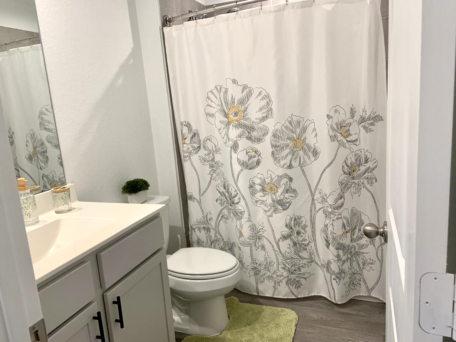 1 Bedroom Bedrooms, ,1 BathroomBathrooms,Woodford Rentals,For Rent,1324
