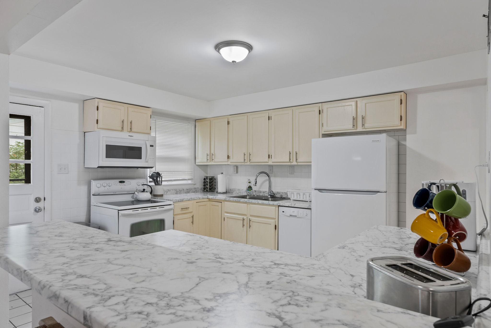 5 Bedrooms Bedrooms, ,2 BathroomsBathrooms,Woodford Rentals,For Rent,1325