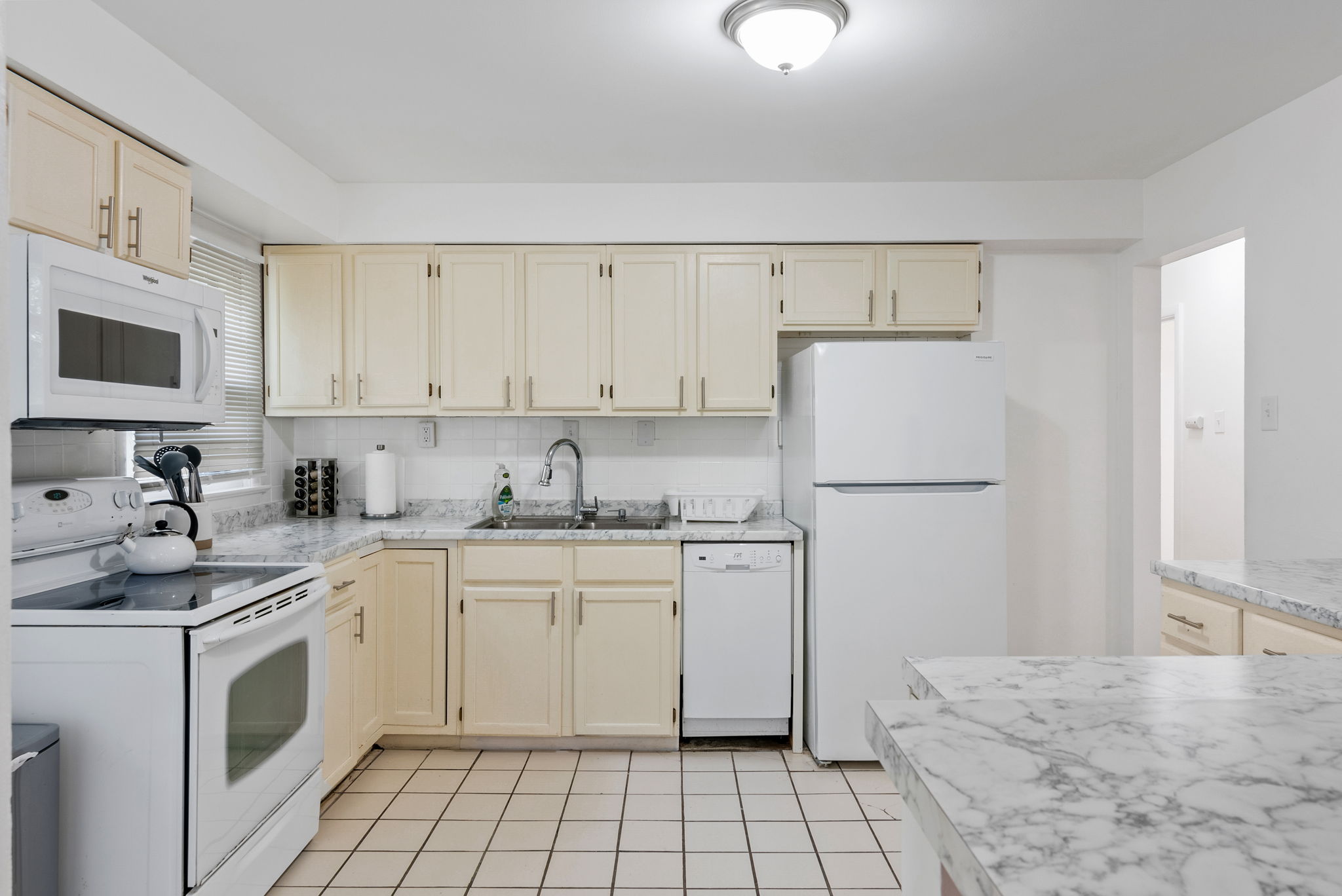 5 Bedrooms Bedrooms, ,2 BathroomsBathrooms,Woodford Rentals,For Rent,1325