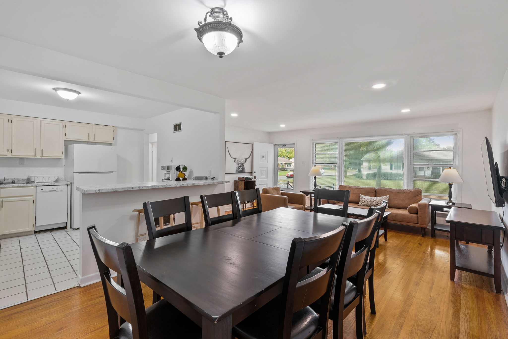 5 Bedrooms Bedrooms, ,2 BathroomsBathrooms,Woodford Rentals,For Rent,1325