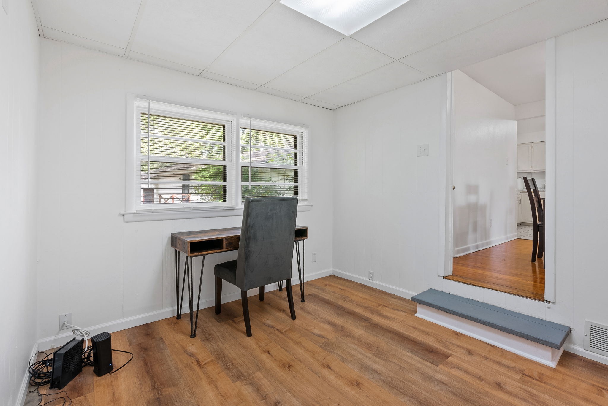 5 Bedrooms Bedrooms, ,2 BathroomsBathrooms,Woodford Rentals,For Rent,1325