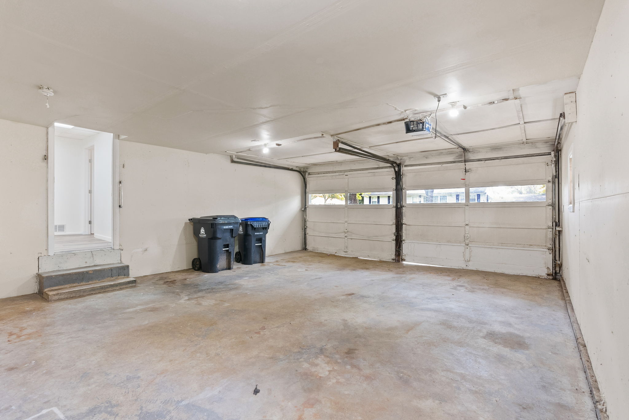 5 Bedrooms Bedrooms, ,2 BathroomsBathrooms,Woodford Rentals,For Rent,1325