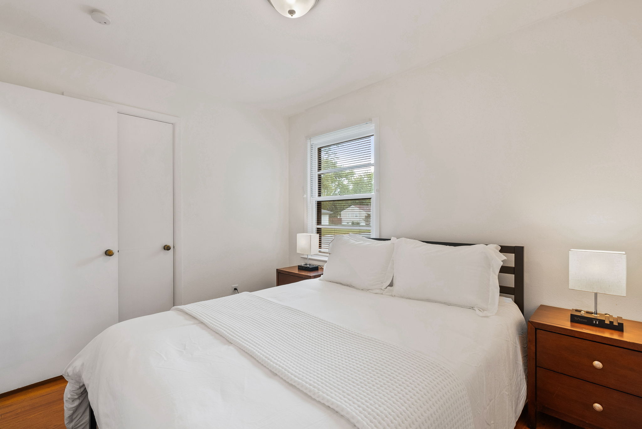 5 Bedrooms Bedrooms, ,2 BathroomsBathrooms,Woodford Rentals,For Rent,1325