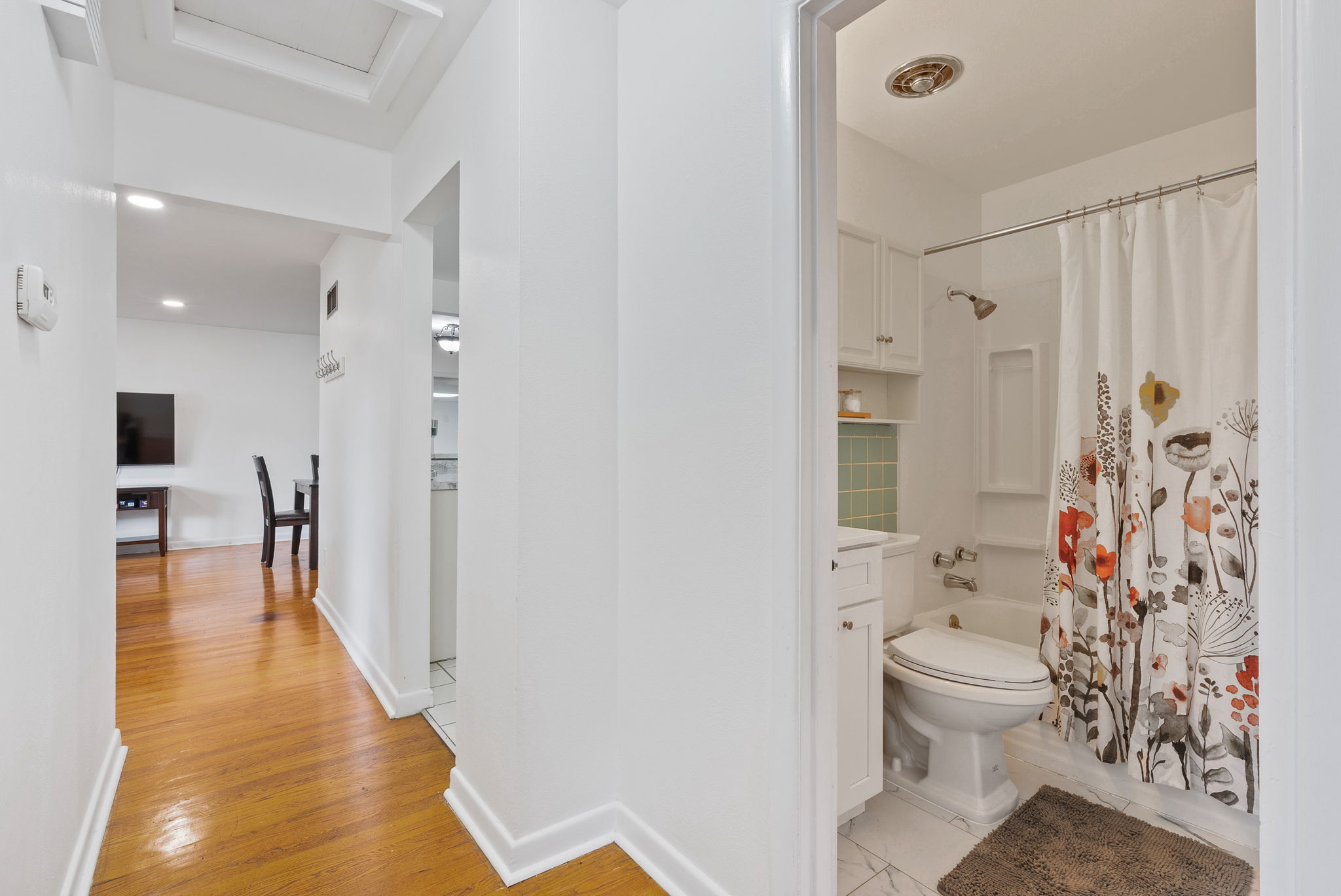 5 Bedrooms Bedrooms, ,2 BathroomsBathrooms,Woodford Rentals,For Rent,1325