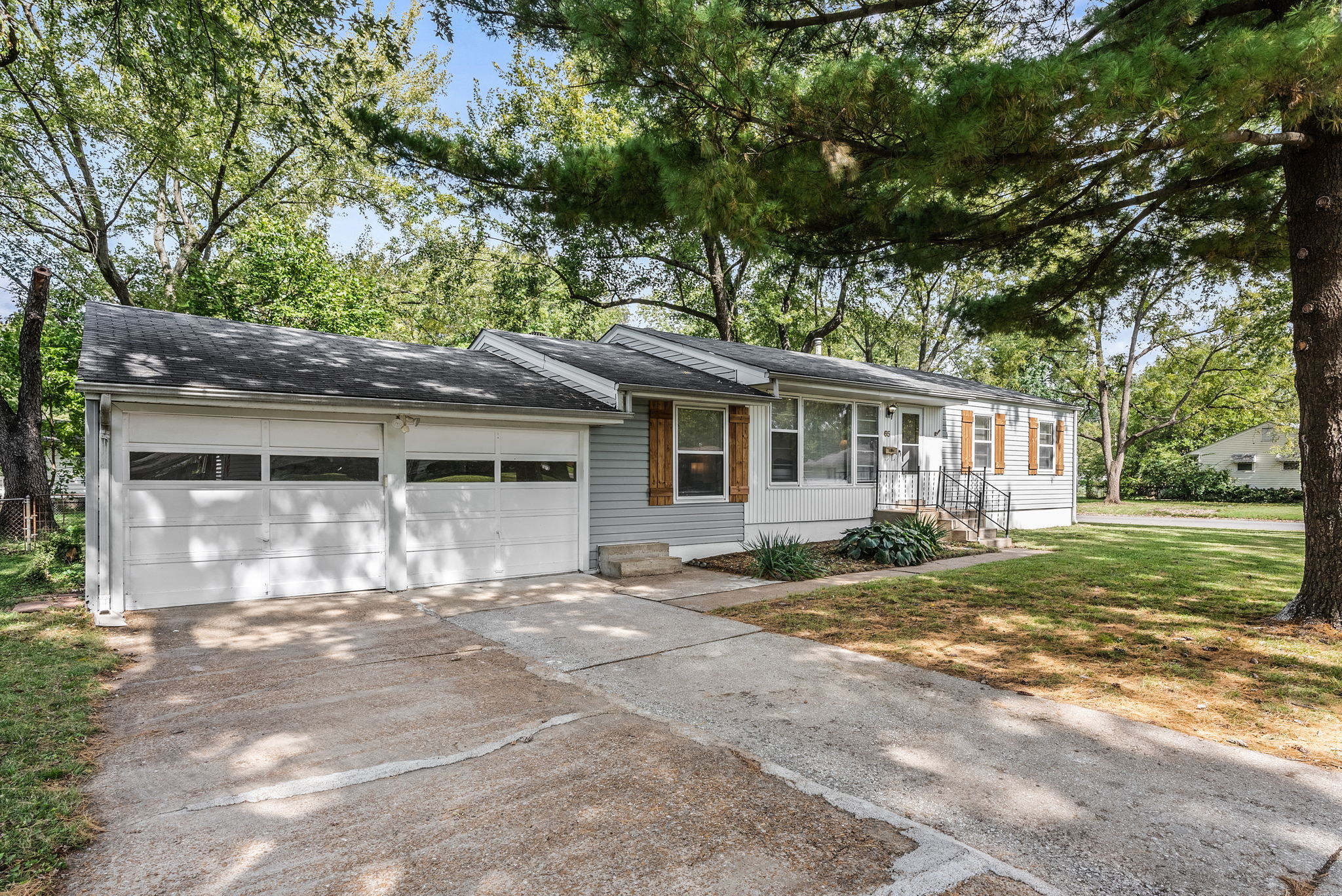 5 Bedrooms Bedrooms, ,2 BathroomsBathrooms,Woodford Rentals,For Rent,1325