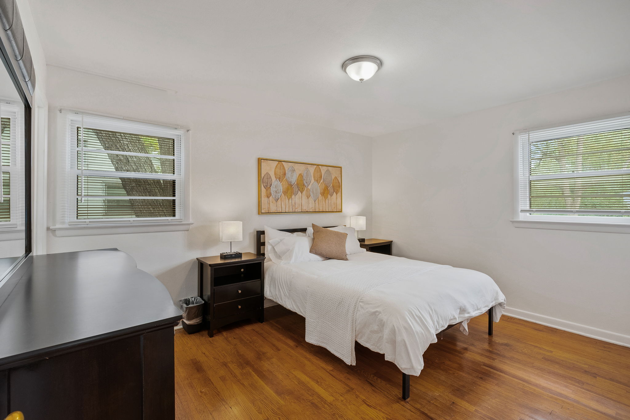 5 Bedrooms Bedrooms, ,2 BathroomsBathrooms,Woodford Rentals,For Rent,1325