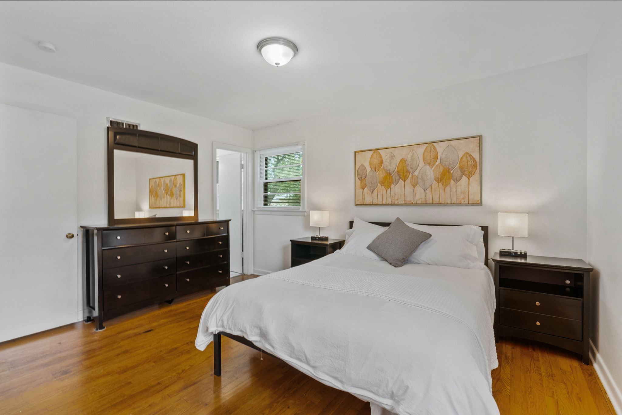 5 Bedrooms Bedrooms, ,2 BathroomsBathrooms,Woodford Rentals,For Rent,1325