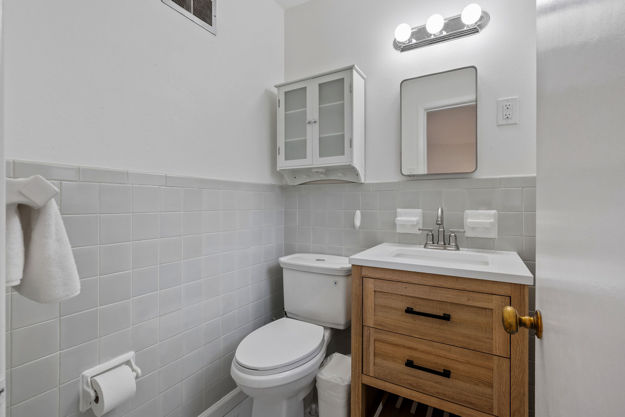 5 Bedrooms Bedrooms, ,2 BathroomsBathrooms,Woodford Rentals,For Rent,1325