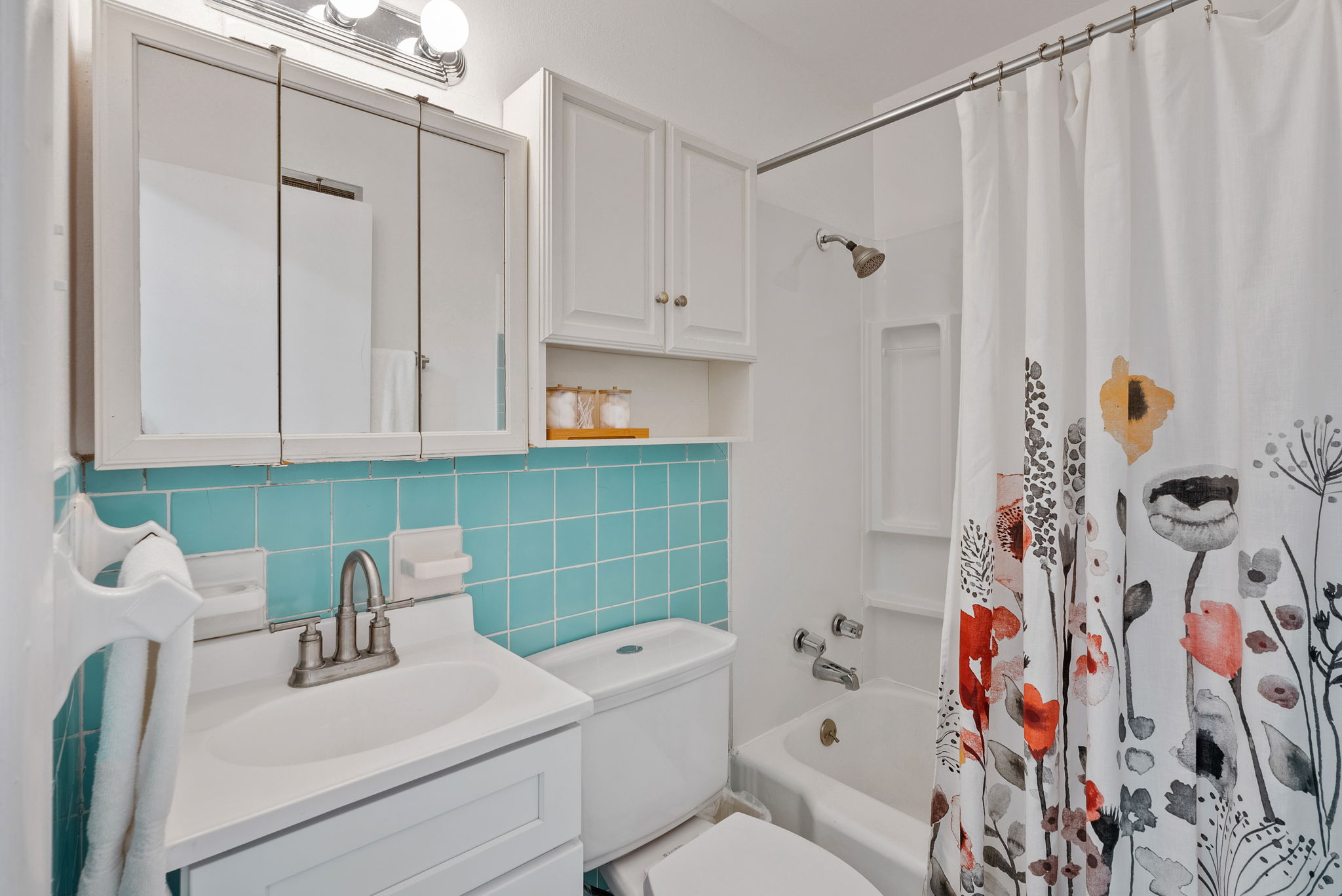 5 Bedrooms Bedrooms, ,2 BathroomsBathrooms,Woodford Rentals,For Rent,1325