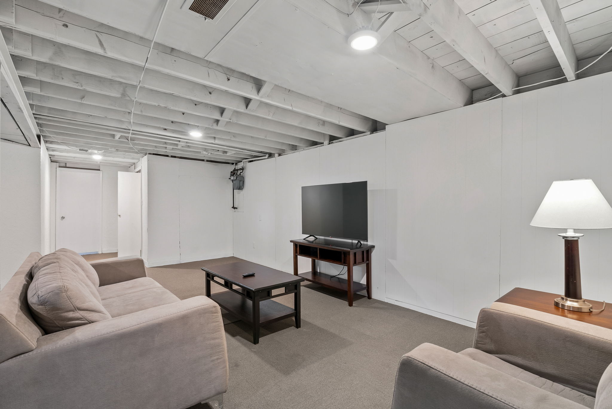5 Bedrooms Bedrooms, ,2 BathroomsBathrooms,Woodford Rentals,For Rent,1325
