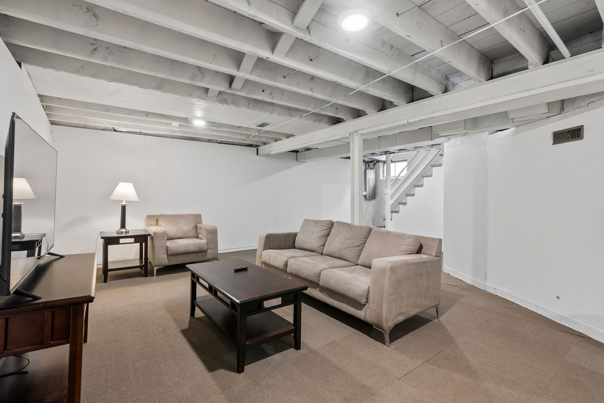 5 Bedrooms Bedrooms, ,2 BathroomsBathrooms,Woodford Rentals,For Rent,1325