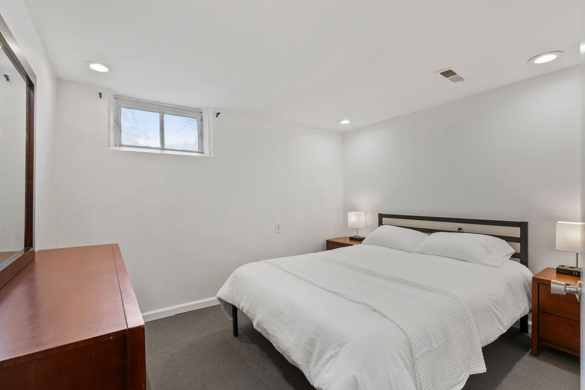 5 Bedrooms Bedrooms, ,2 BathroomsBathrooms,Woodford Rentals,For Rent,1325