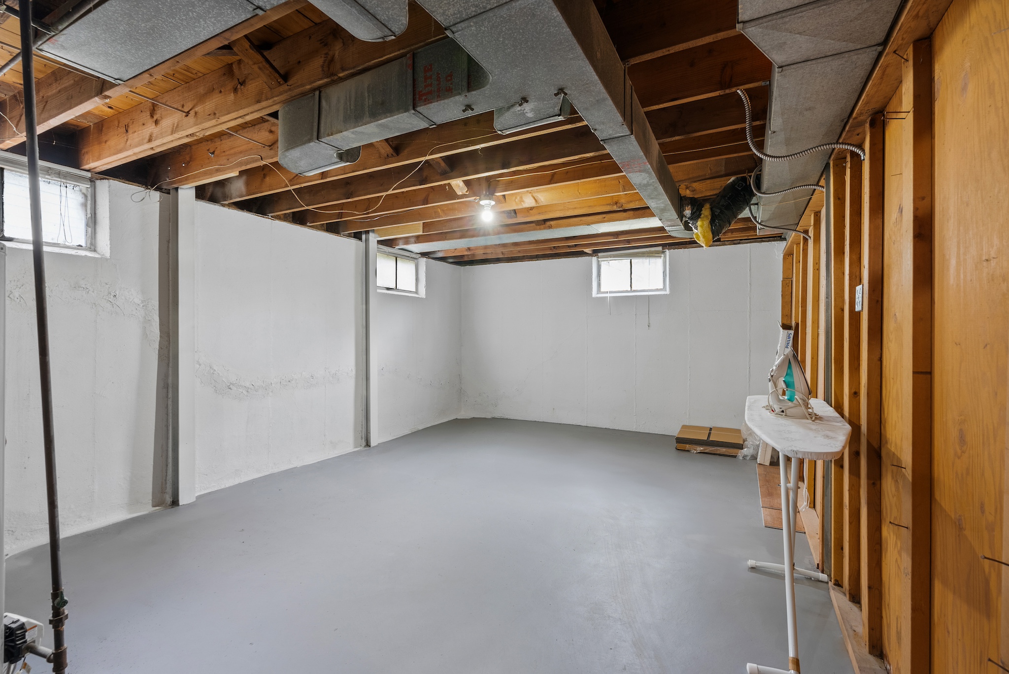 5 Bedrooms Bedrooms, ,2 BathroomsBathrooms,Woodford Rentals,For Rent,1325