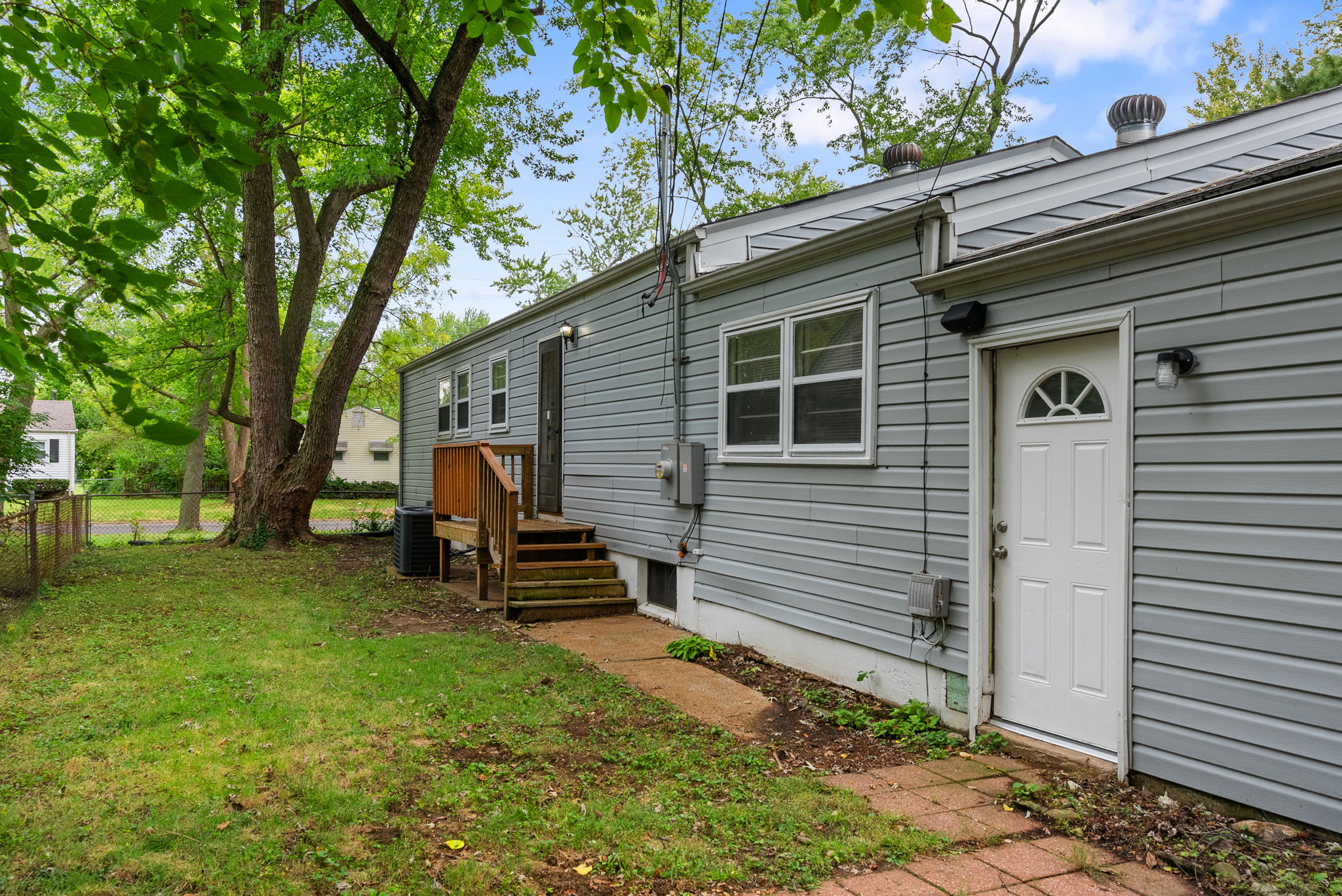 5 Bedrooms Bedrooms, ,2 BathroomsBathrooms,Woodford Rentals,For Rent,1325