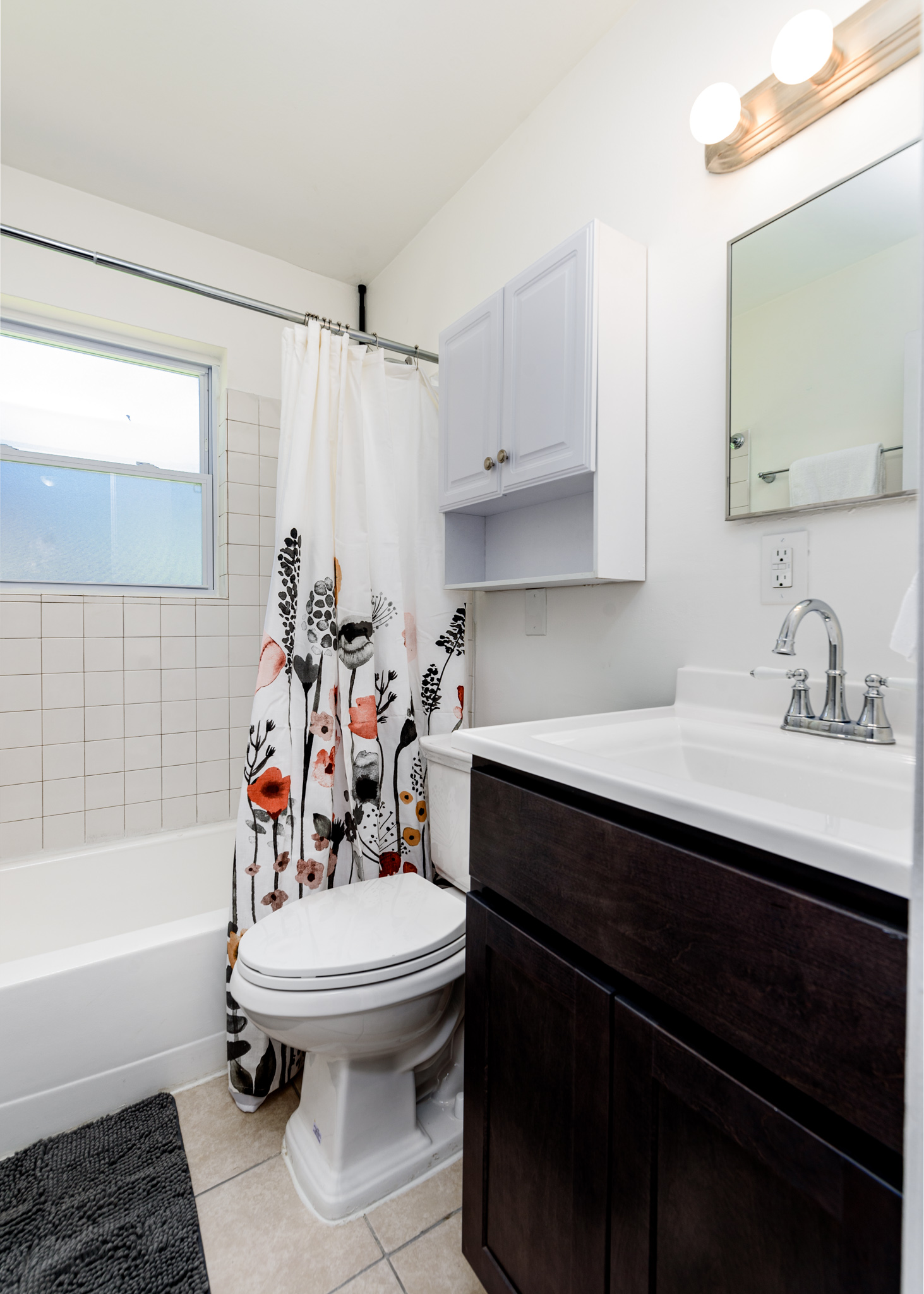 4 Bedrooms Bedrooms, ,1 BathroomBathrooms,Woodford Rentals,For Rent,1326