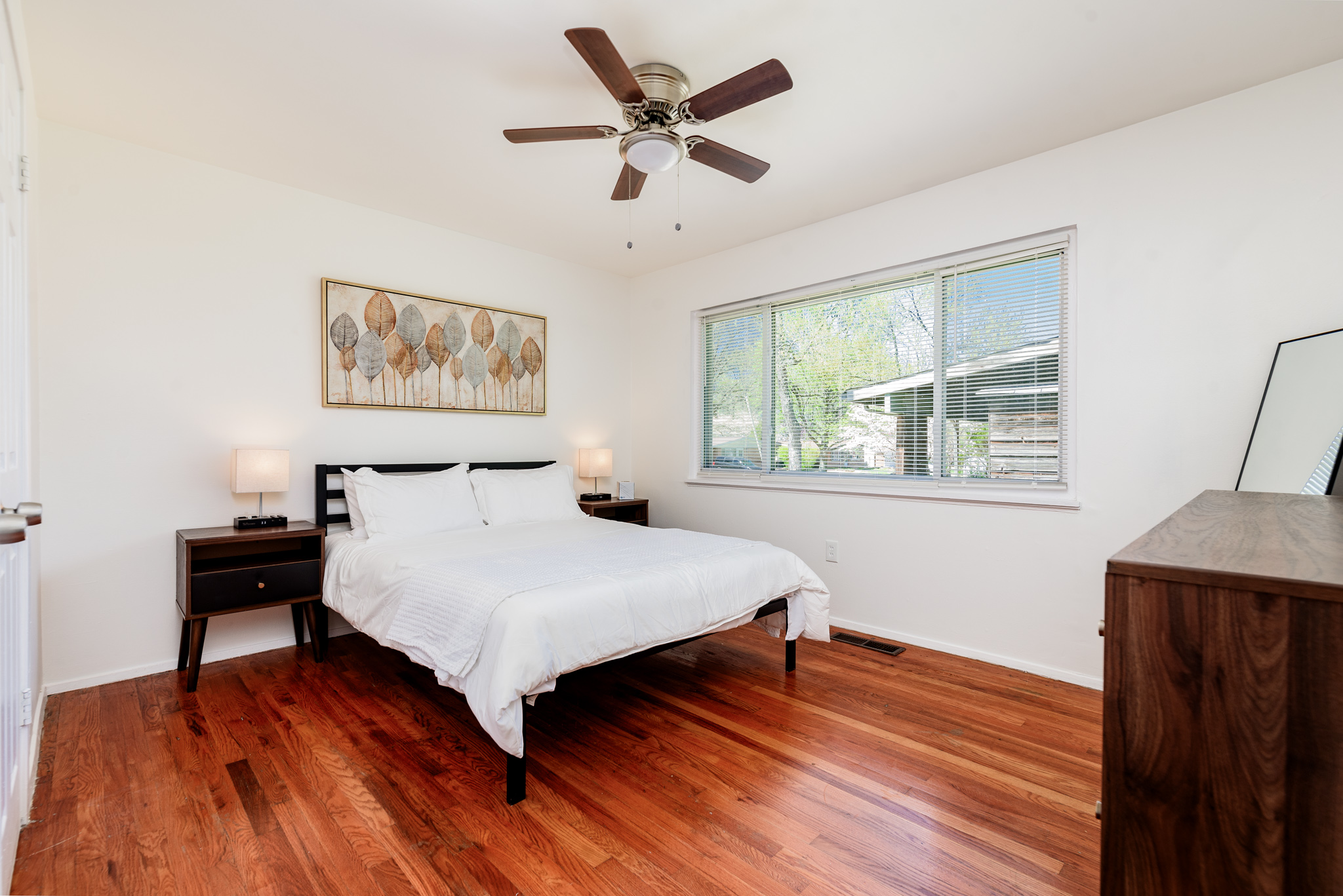 4 Bedrooms Bedrooms, ,1 BathroomBathrooms,Woodford Rentals,For Rent,1326