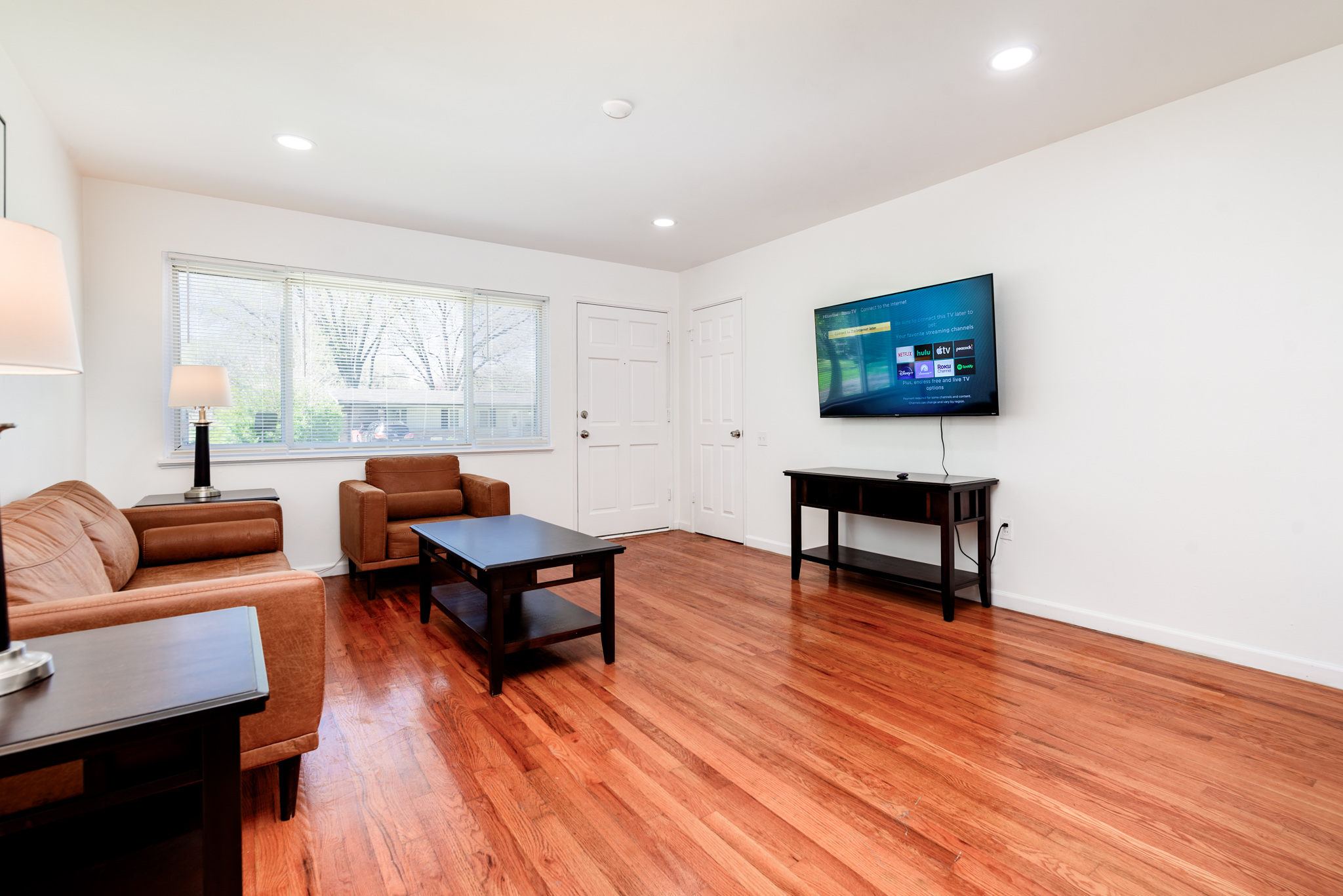 4 Bedrooms Bedrooms, ,1 BathroomBathrooms,Woodford Rentals,For Rent,1326