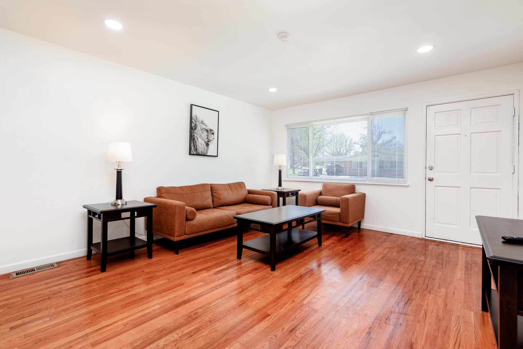 4 Bedrooms Bedrooms, ,1 BathroomBathrooms,Woodford Rentals,For Rent,1326
