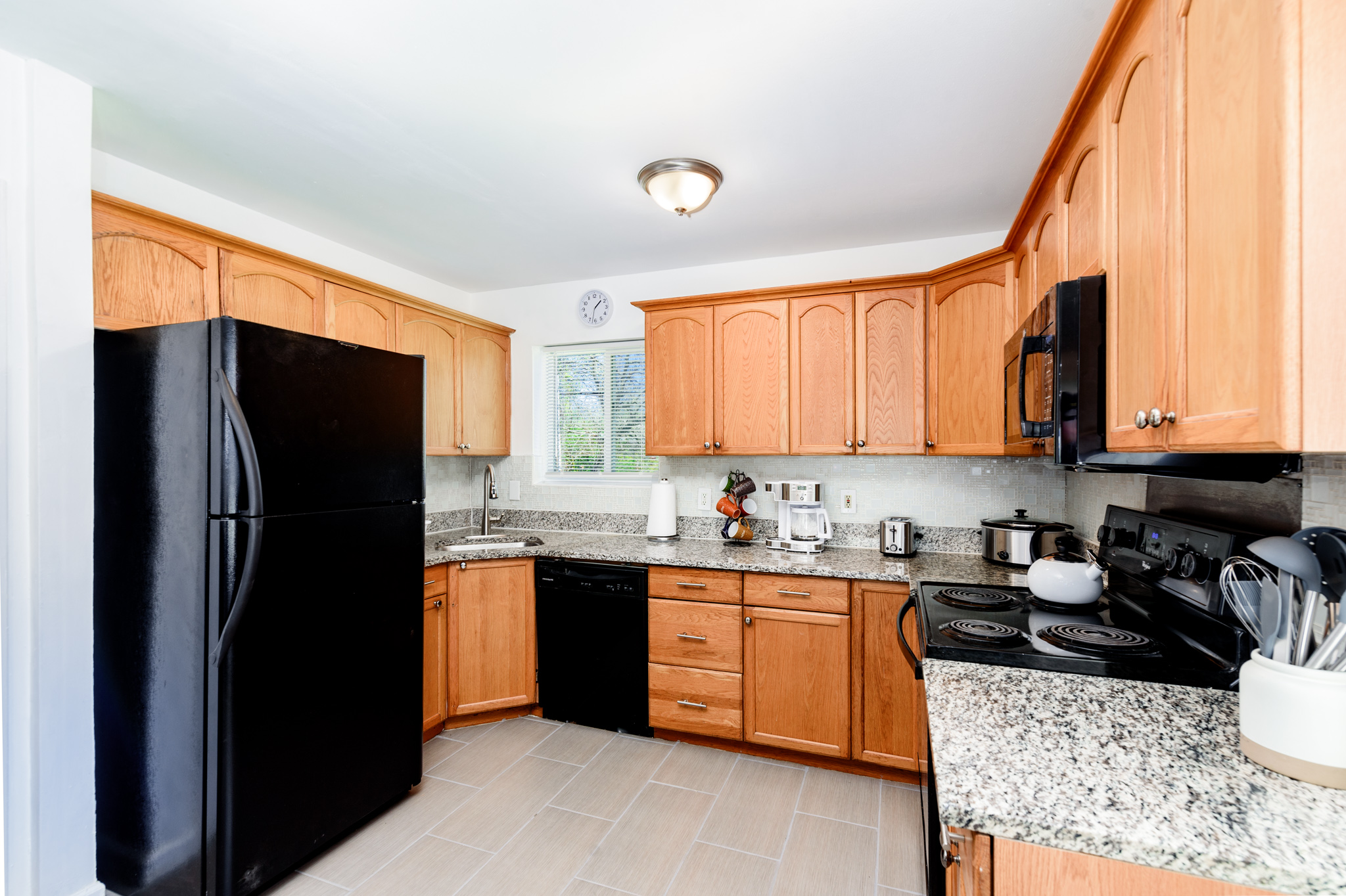 4 Bedrooms Bedrooms, ,1 BathroomBathrooms,Woodford Rentals,For Rent,1326