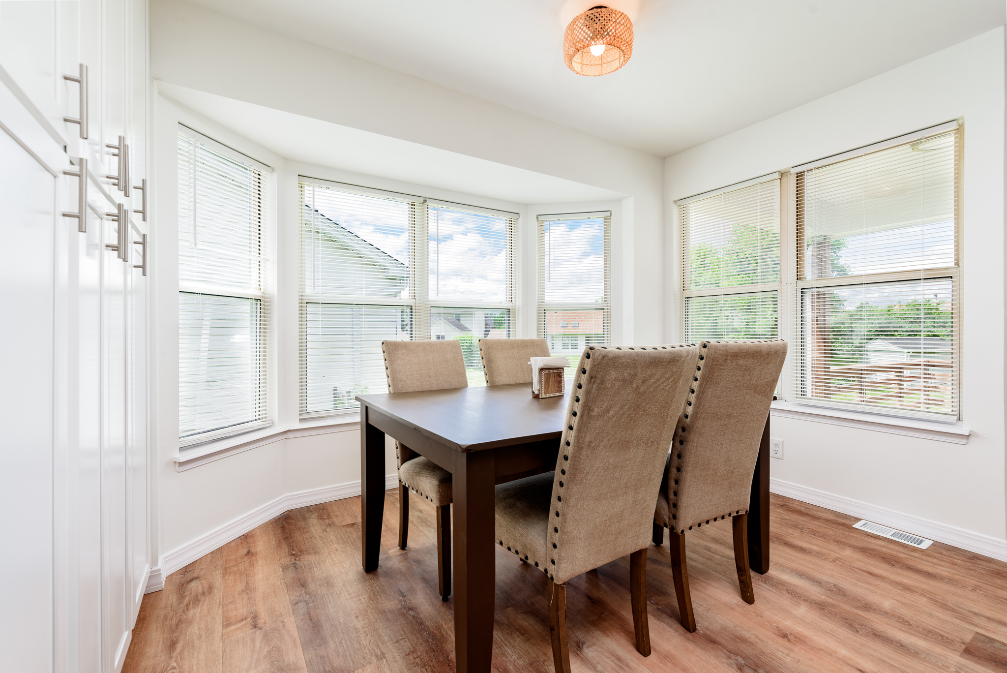 5 Bedrooms Bedrooms, ,2 BathroomsBathrooms,Woodford Rentals,For Rent,1327