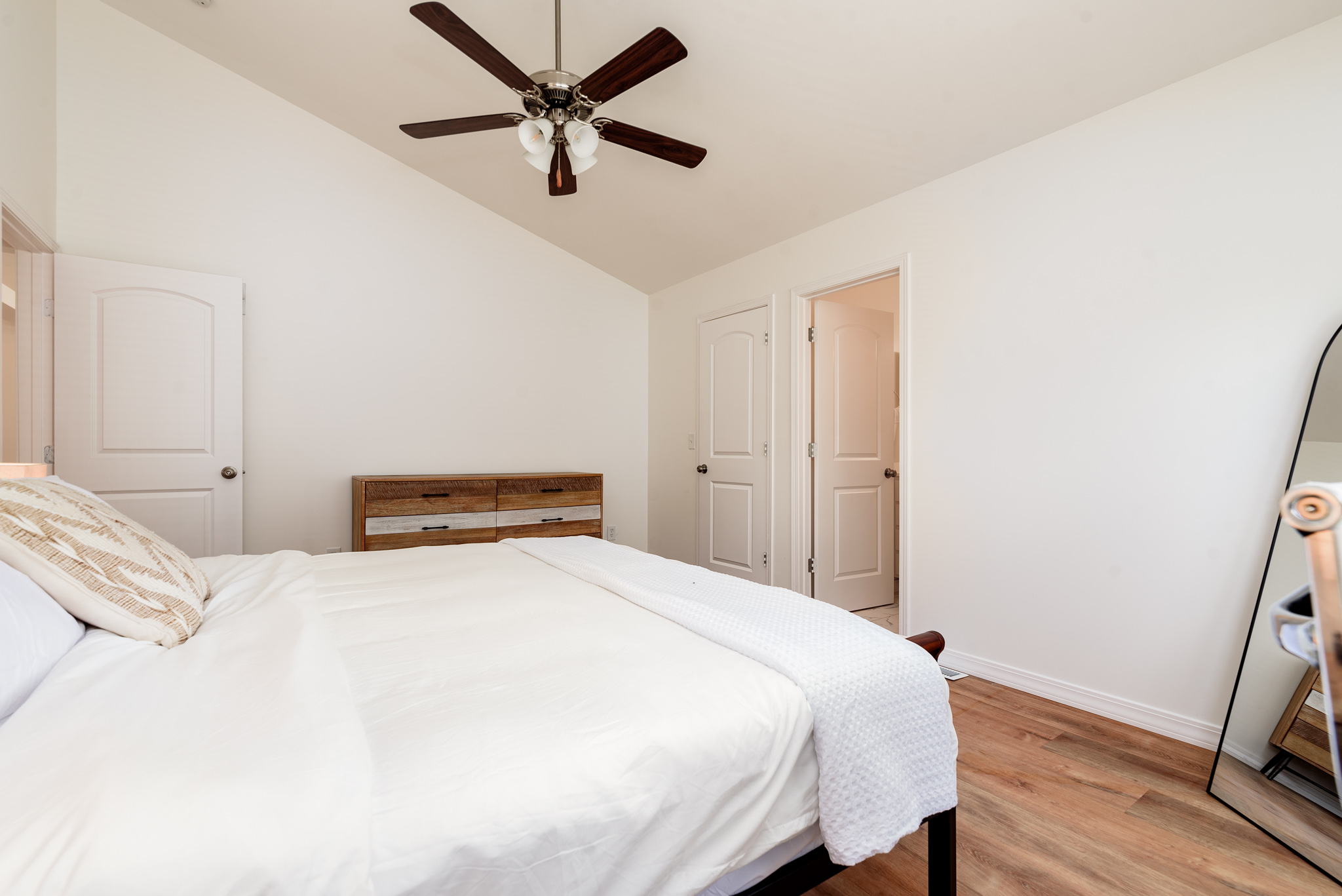 5 Bedrooms Bedrooms, ,2 BathroomsBathrooms,Woodford Rentals,For Rent,1327