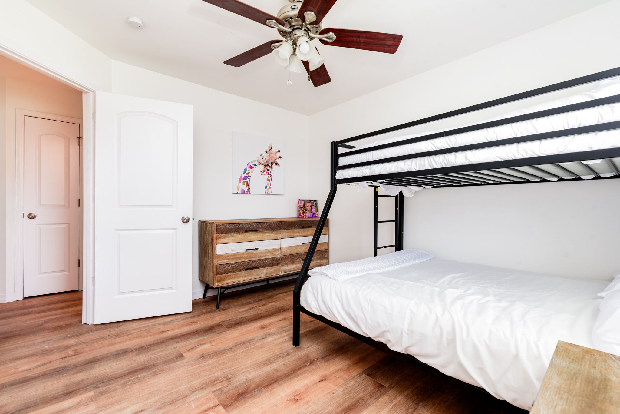 5 Bedrooms Bedrooms, ,2 BathroomsBathrooms,Woodford Rentals,For Rent,1327