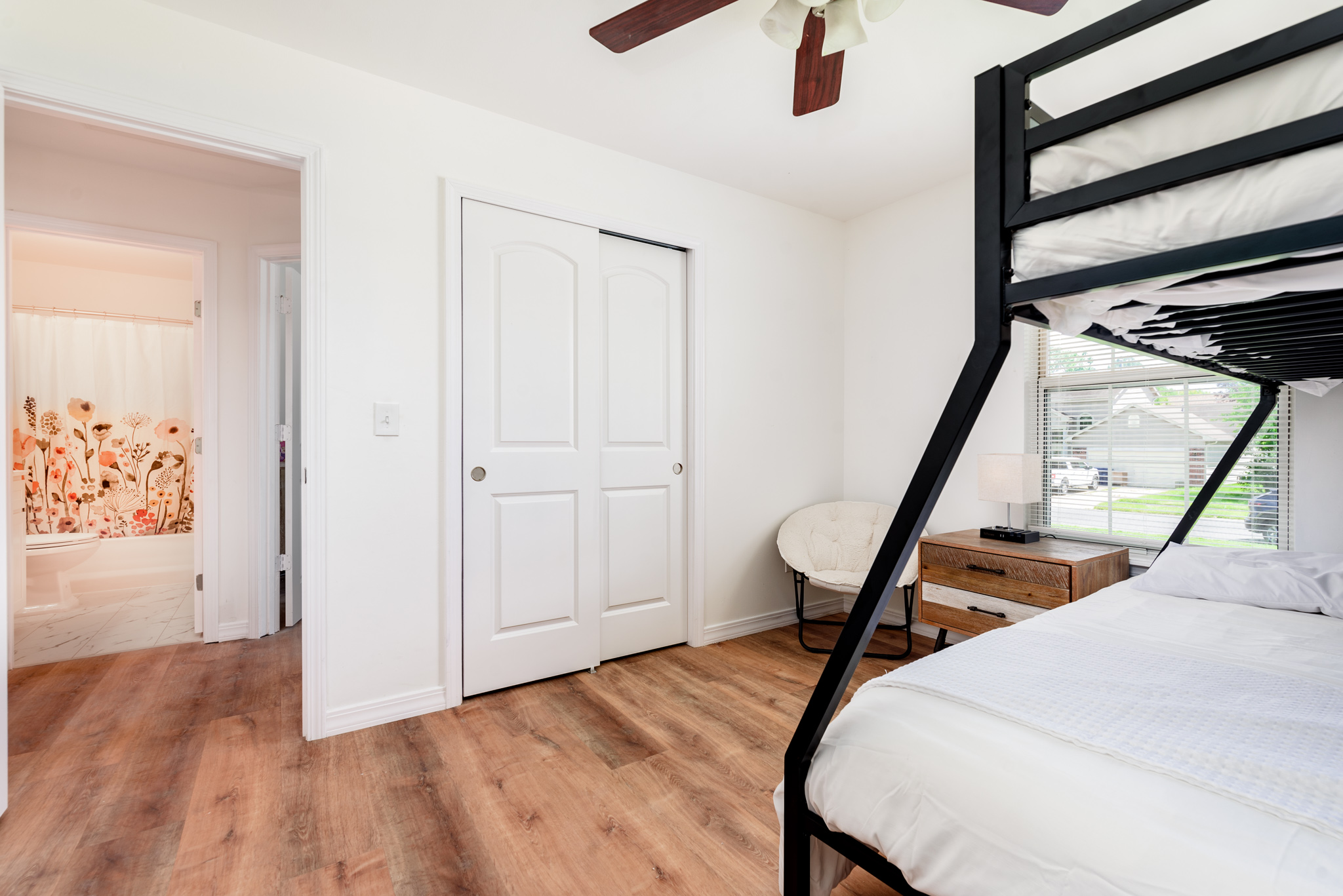 5 Bedrooms Bedrooms, ,2 BathroomsBathrooms,Woodford Rentals,For Rent,1327