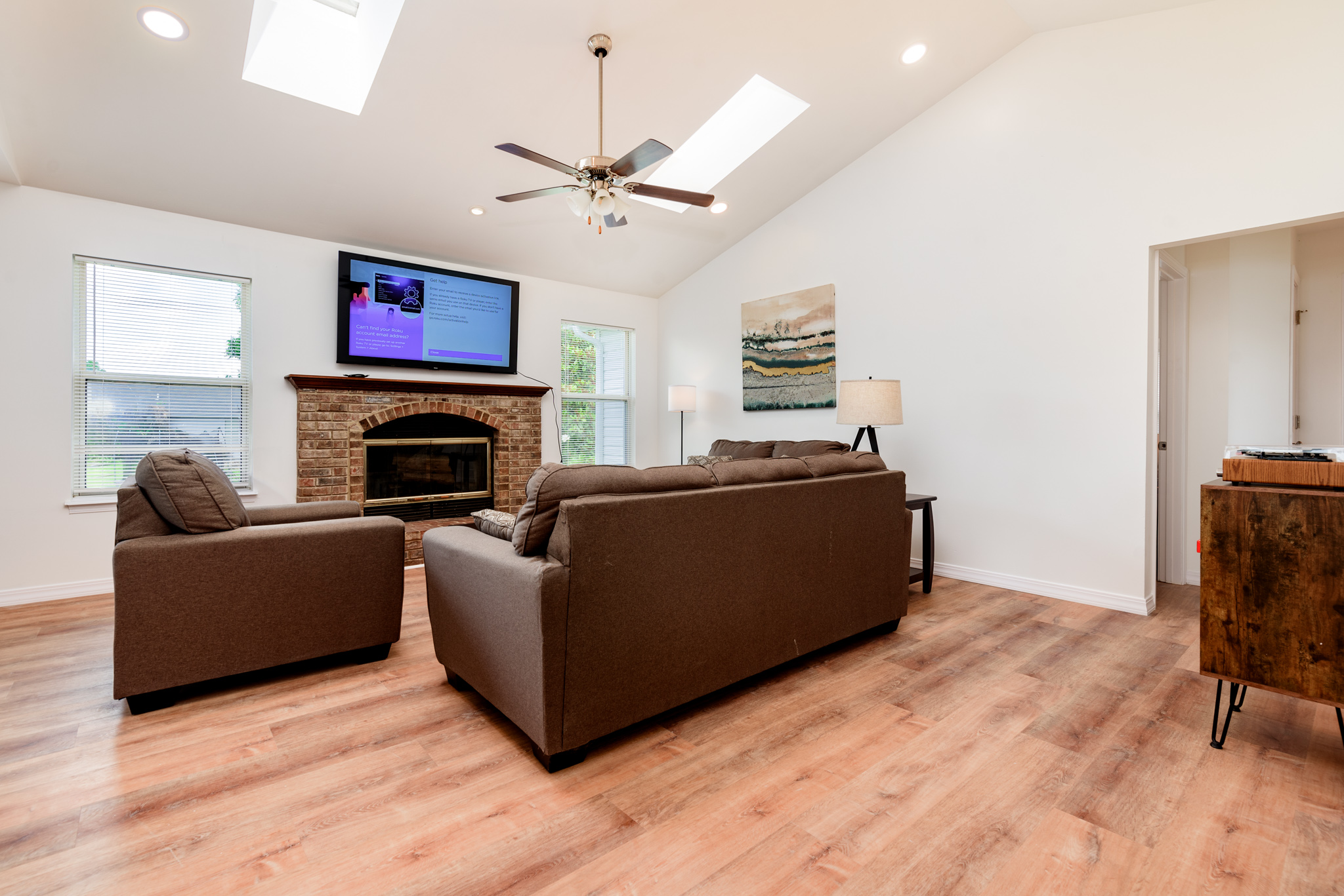 5 Bedrooms Bedrooms, ,2 BathroomsBathrooms,Woodford Rentals,For Rent,1327