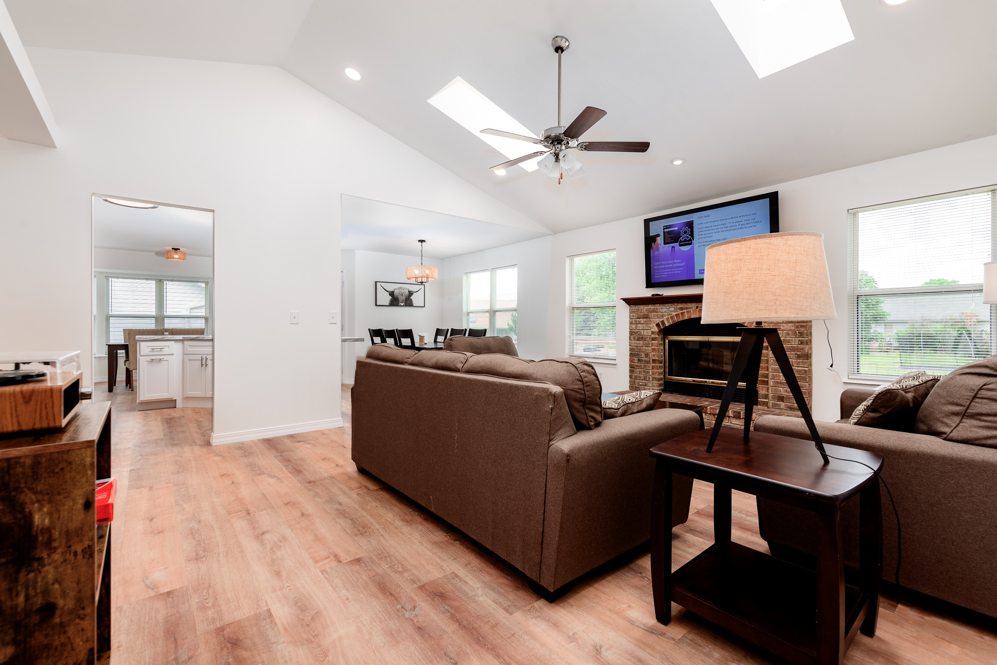 5 Bedrooms Bedrooms, ,2 BathroomsBathrooms,Woodford Rentals,For Rent,1327
