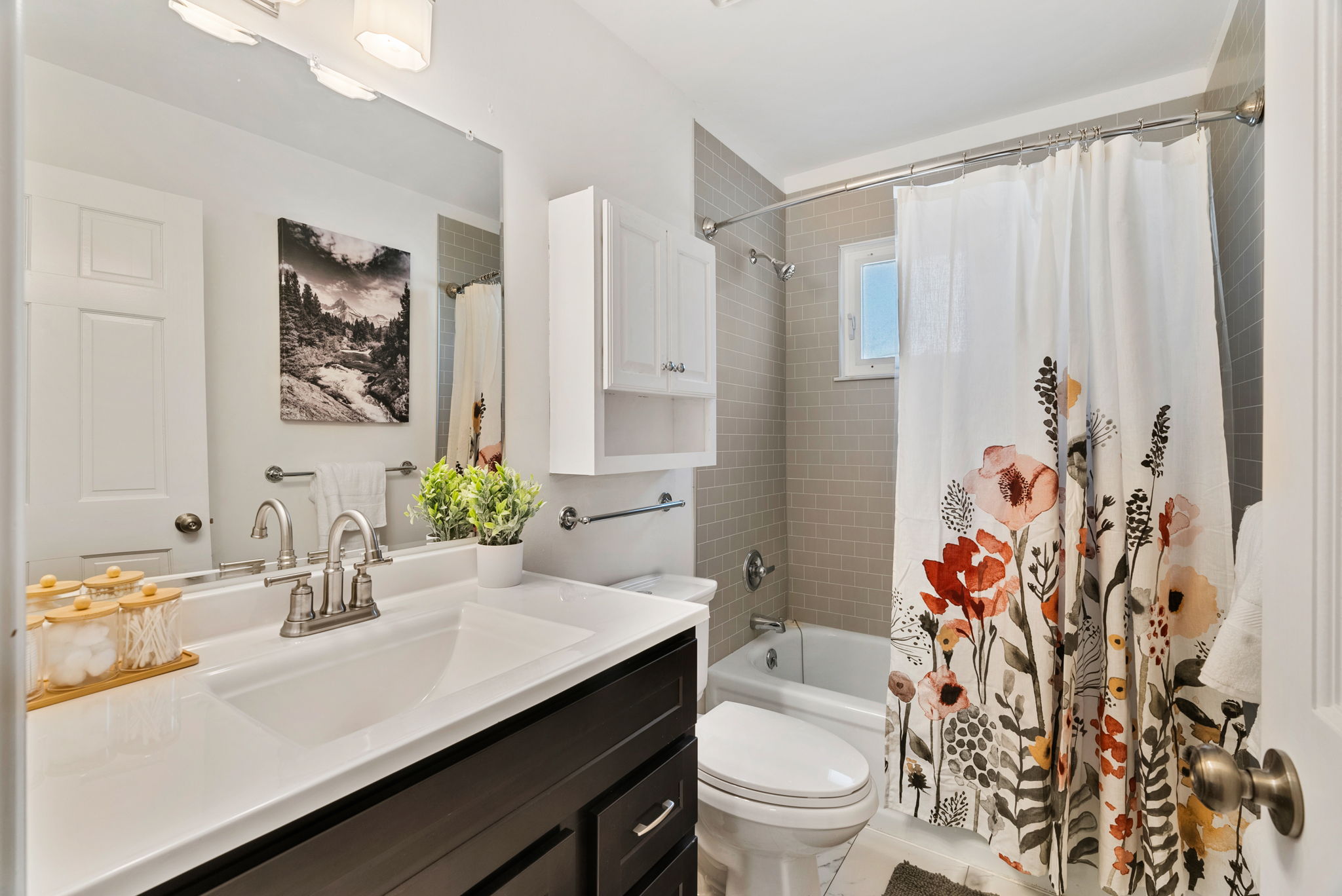 4 Bedrooms Bedrooms, ,2 BathroomsBathrooms,Woodford Rentals,For Rent,1331