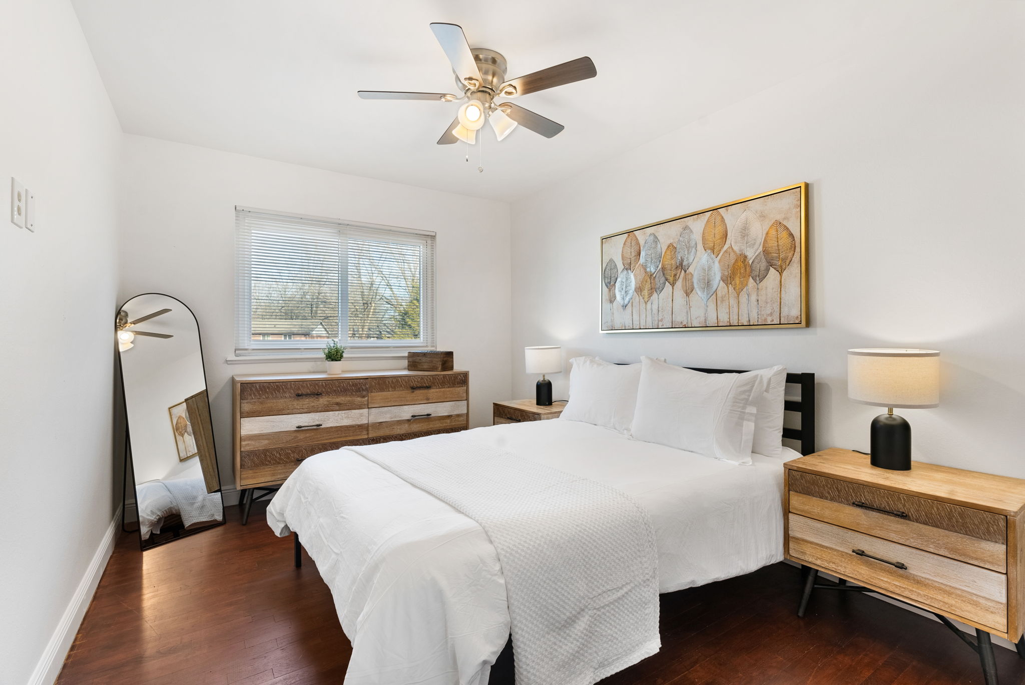 4 Bedrooms Bedrooms, ,2 BathroomsBathrooms,Woodford Rentals,For Rent,1331