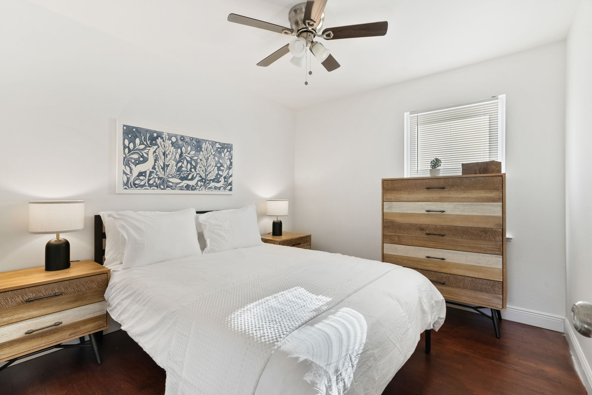 4 Bedrooms Bedrooms, ,2 BathroomsBathrooms,Woodford Rentals,For Rent,1331