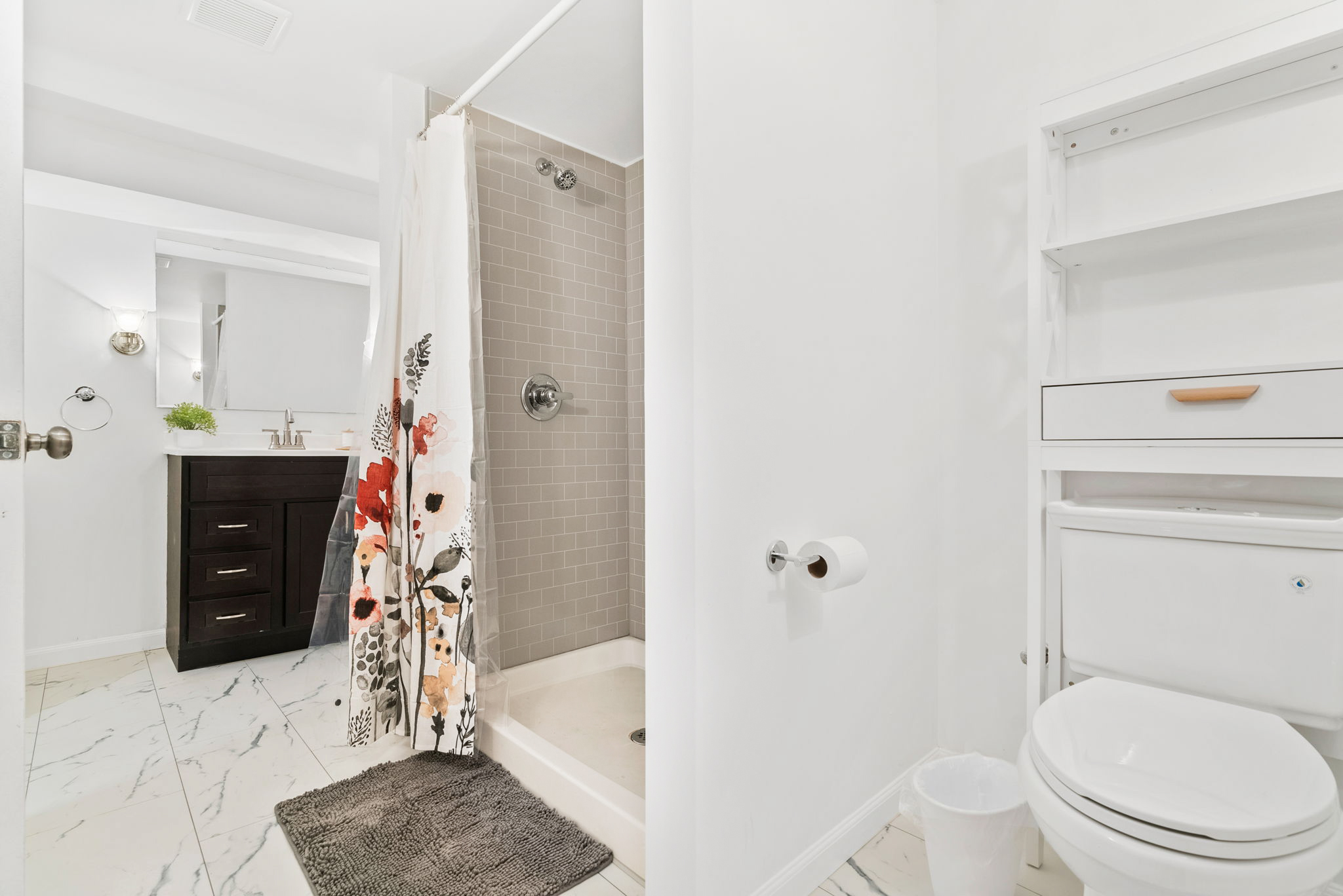 4 Bedrooms Bedrooms, ,2 BathroomsBathrooms,Woodford Rentals,For Rent,1331
