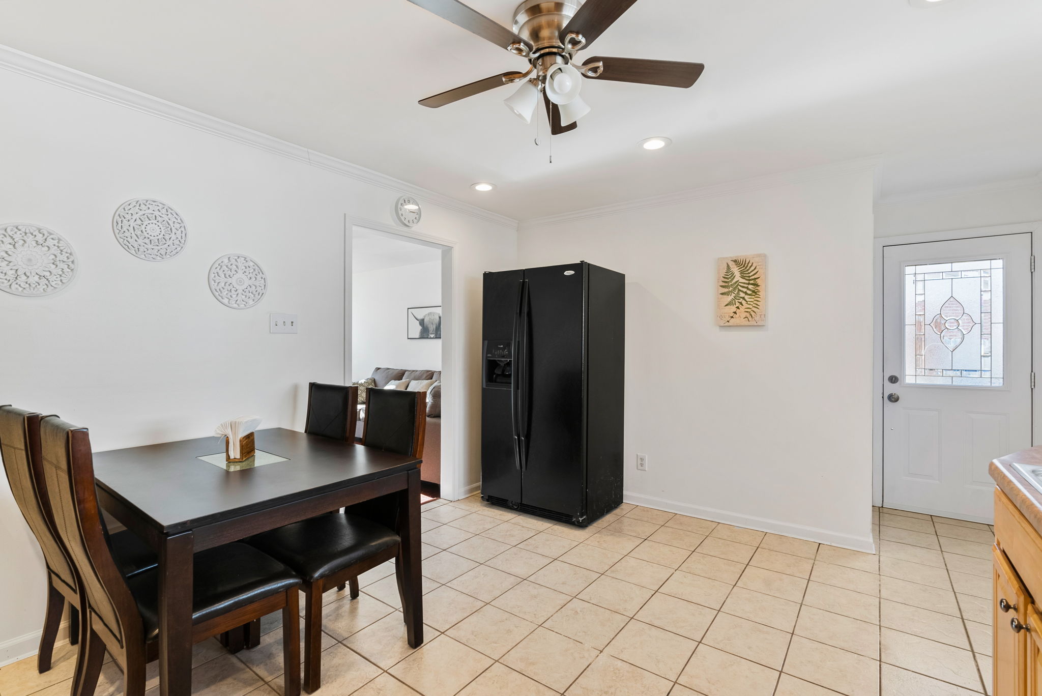 4 Bedrooms Bedrooms, ,2 BathroomsBathrooms,Woodford Rentals,For Rent,1331
