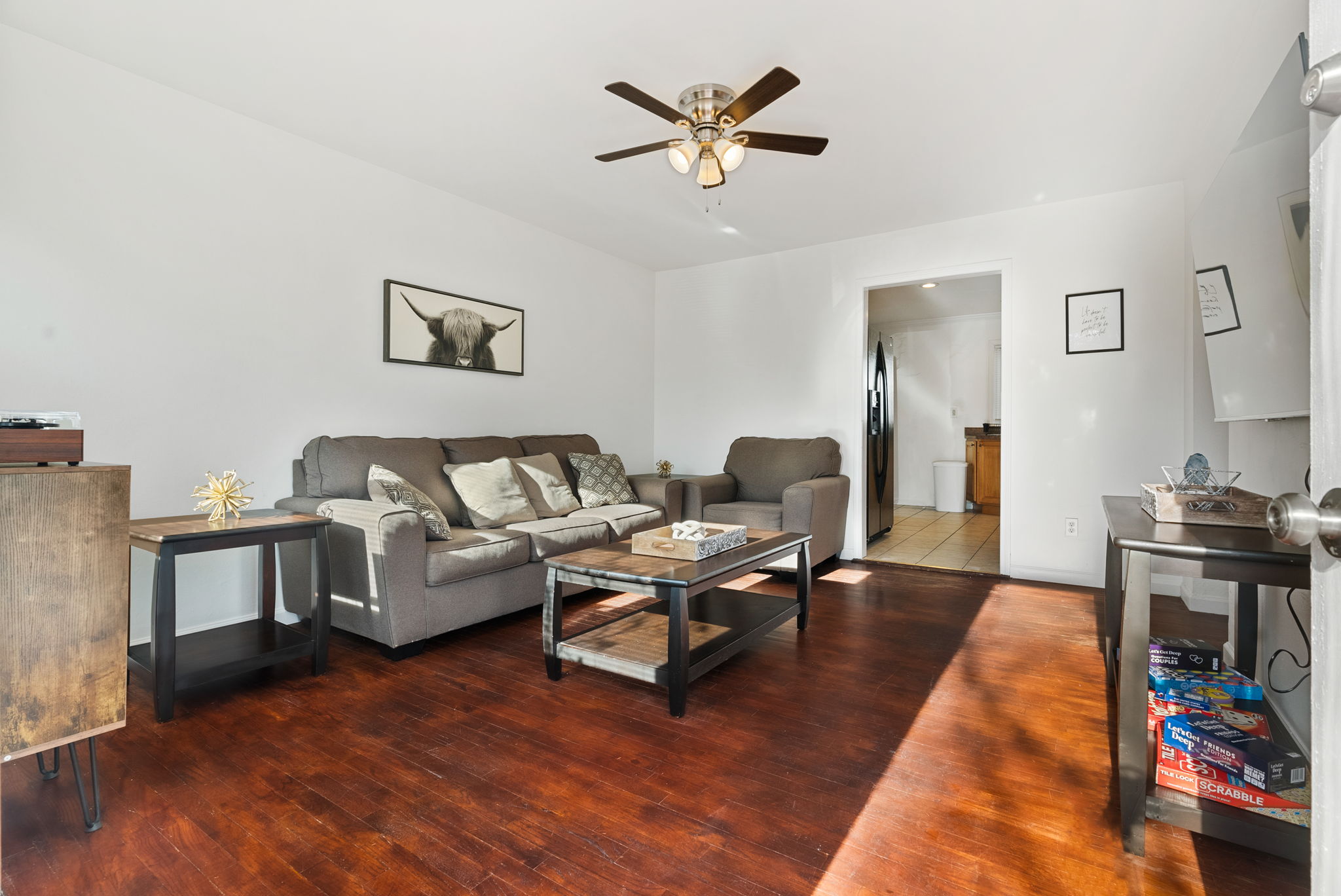 4 Bedrooms Bedrooms, ,2 BathroomsBathrooms,Woodford Rentals,For Rent,1331